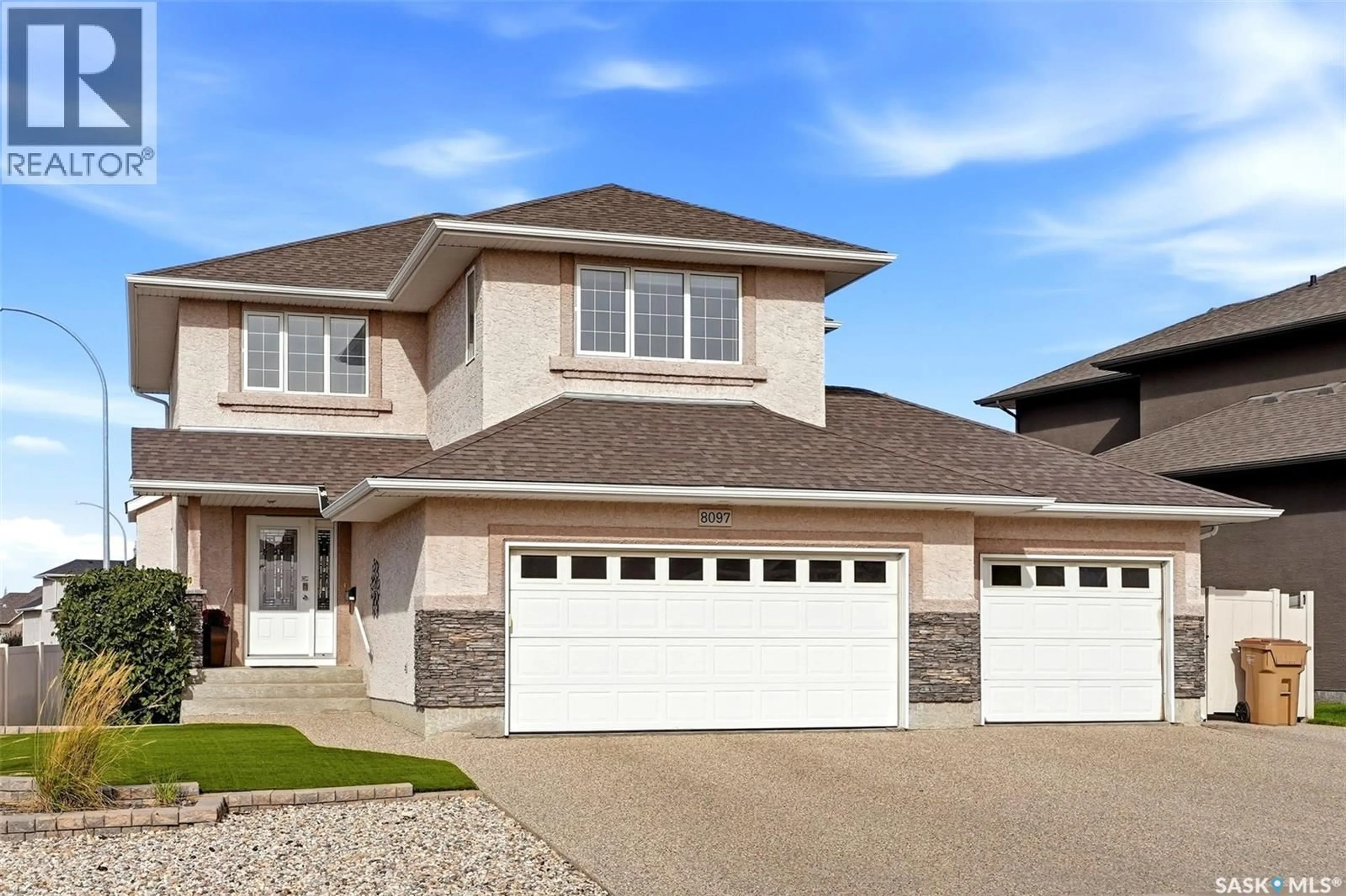 Home with vinyl exterior material, street for 8097 WASCANA GARDENS CRESCENT, Regina Saskatchewan S4V1G2