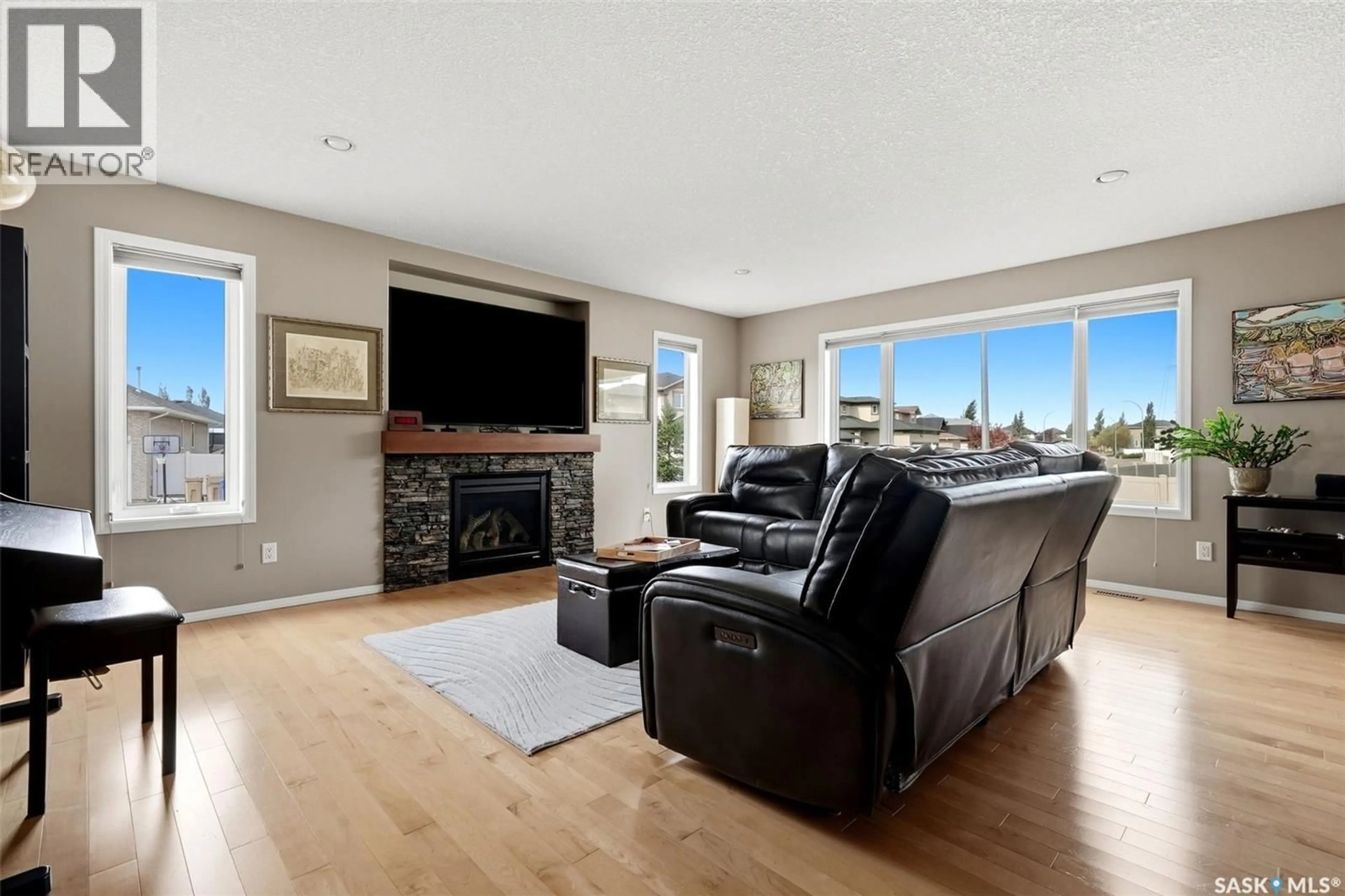 Living room with furniture, unknown for 8097 WASCANA GARDENS CRESCENT, Regina Saskatchewan S4V1G2