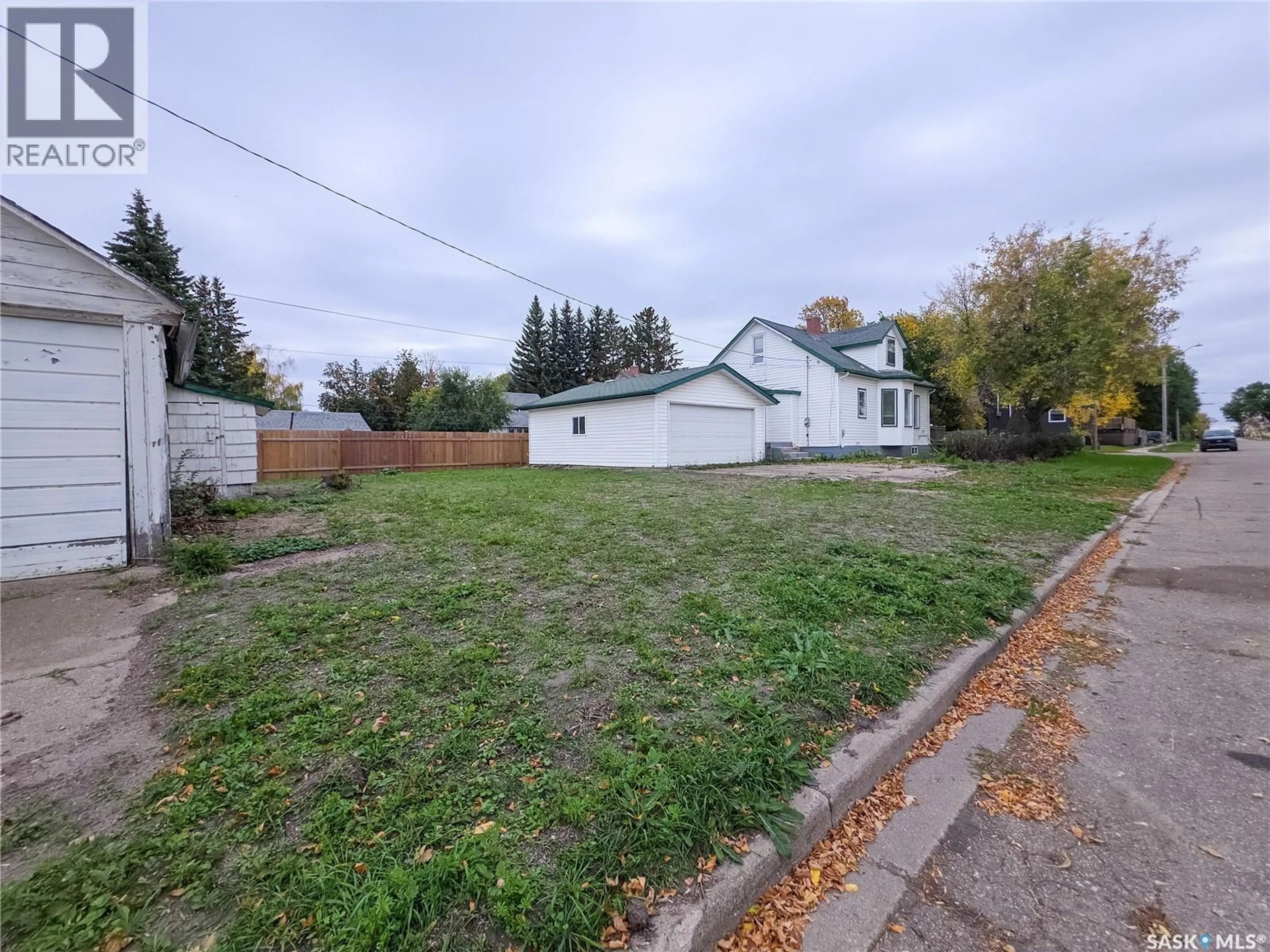 A pic from outside/outdoor area/front of a property/back of a property/a pic from drone, street for 202 6TH AVENUE, Melville Saskatchewan S0A2P0