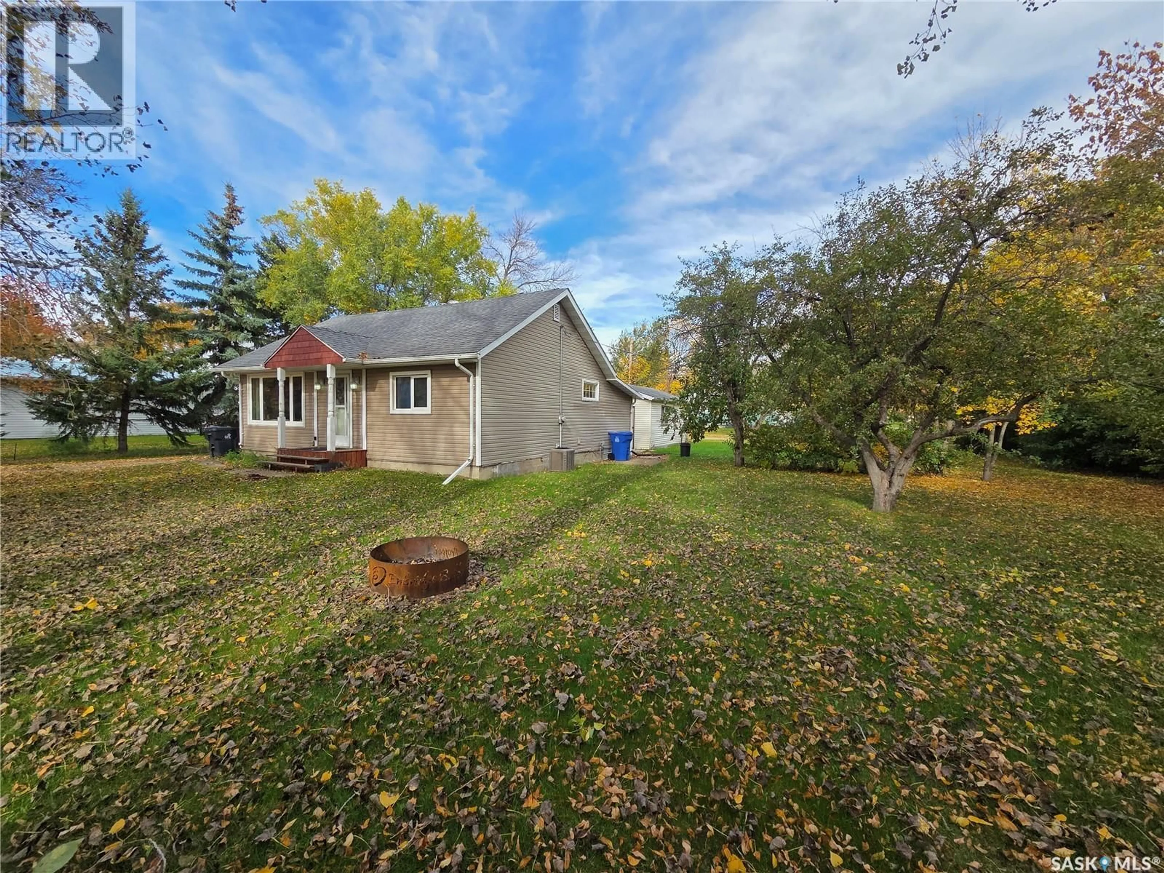 A pic from outside/outdoor area/front of a property/back of a property/a pic from drone, street for 209 6TH STREET, Alameda Saskatchewan S0C0A0