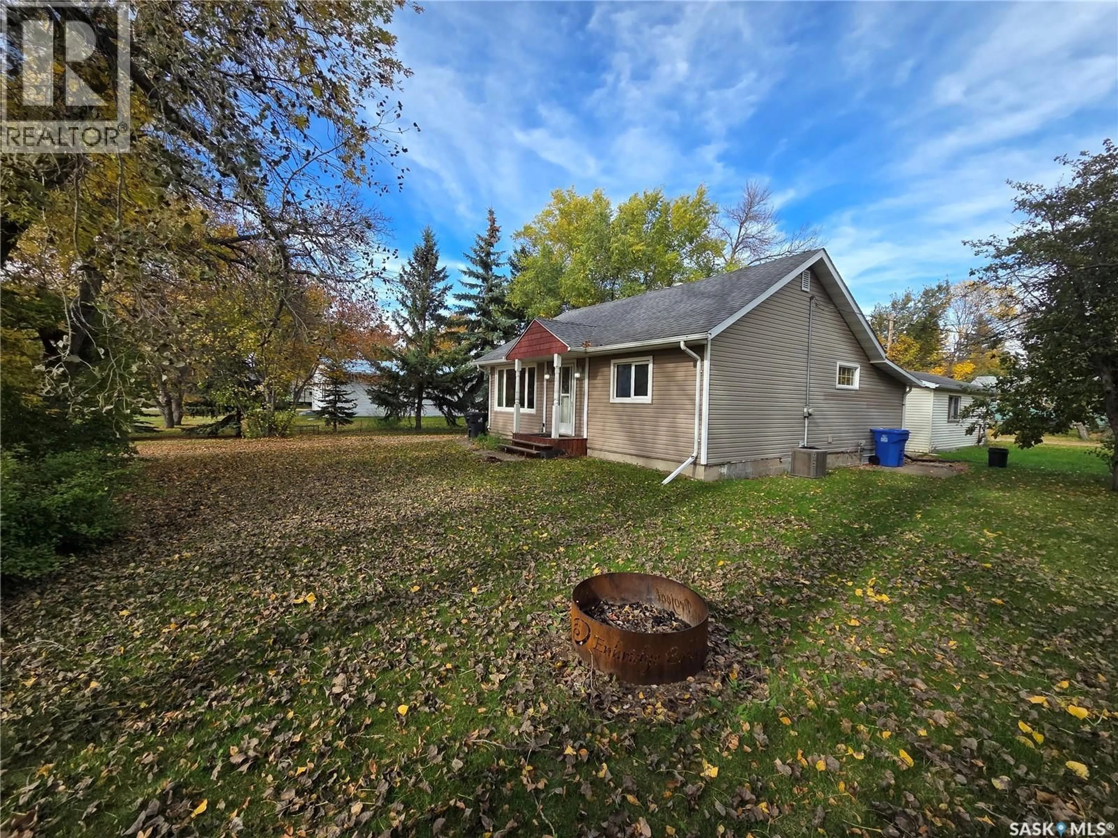 A pic from outside/outdoor area/front of a property/back of a property/a pic from drone, street for 209 6TH STREET, Alameda Saskatchewan S0C0A0