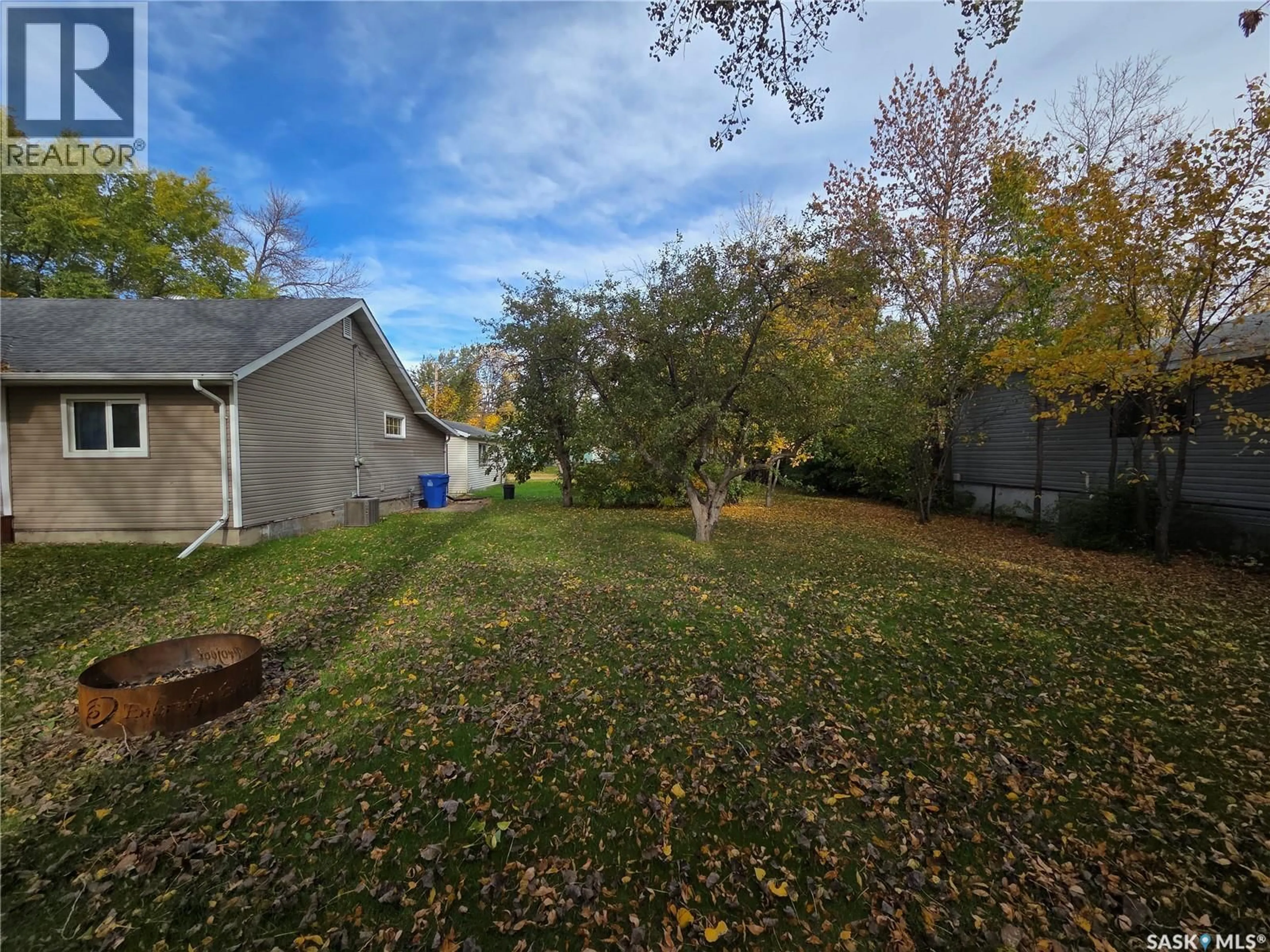 A pic from outside/outdoor area/front of a property/back of a property/a pic from drone, unknown for 209 6TH STREET, Alameda Saskatchewan S0C0A0