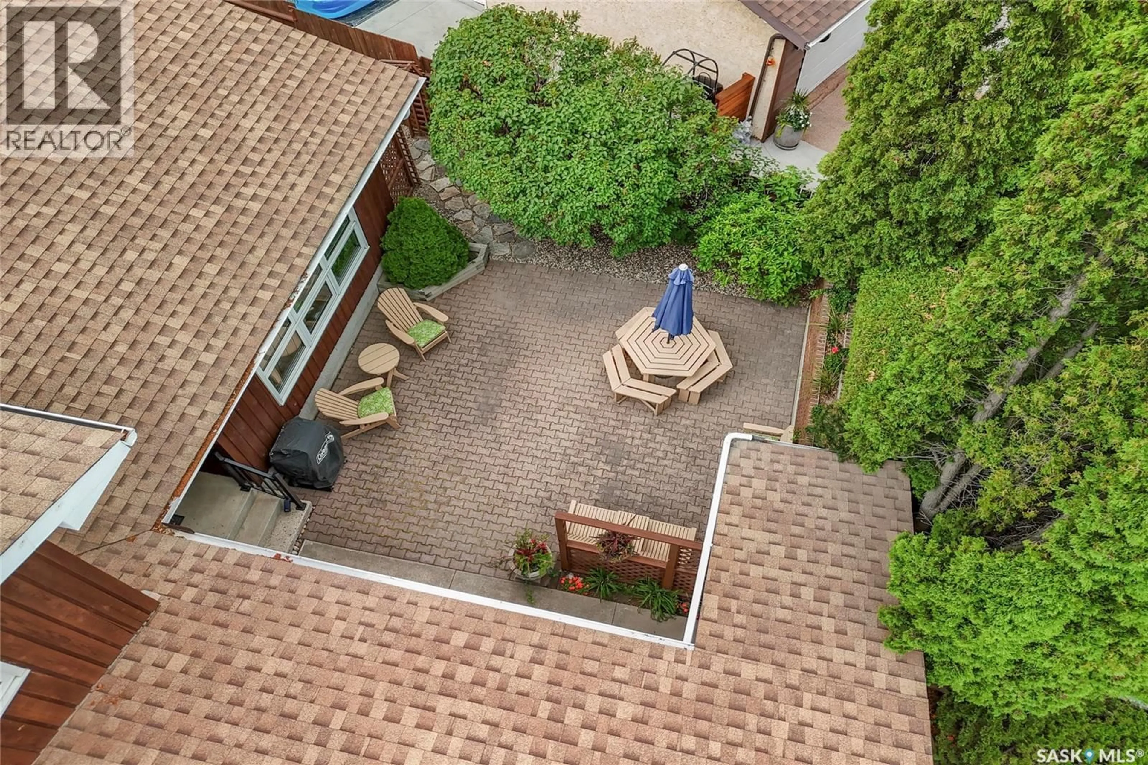 A pic from outside/outdoor area/front of a property/back of a property/a pic from drone, street for 2654 KLIMAN CRESCENT, Regina Saskatchewan S4V0M2