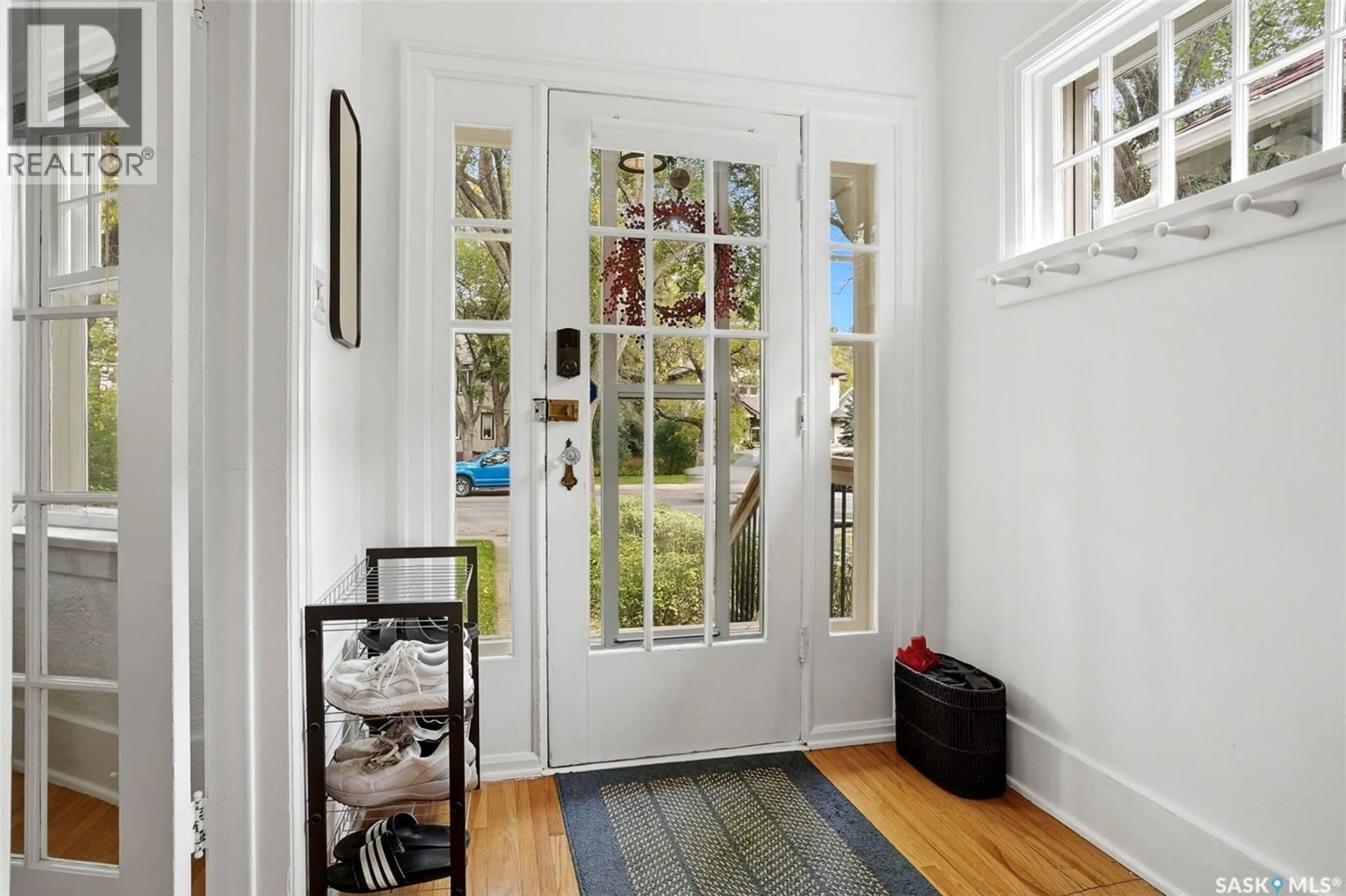Indoor entryway for 2731 HILL AVENUE, Regina Saskatchewan S4S0V5
