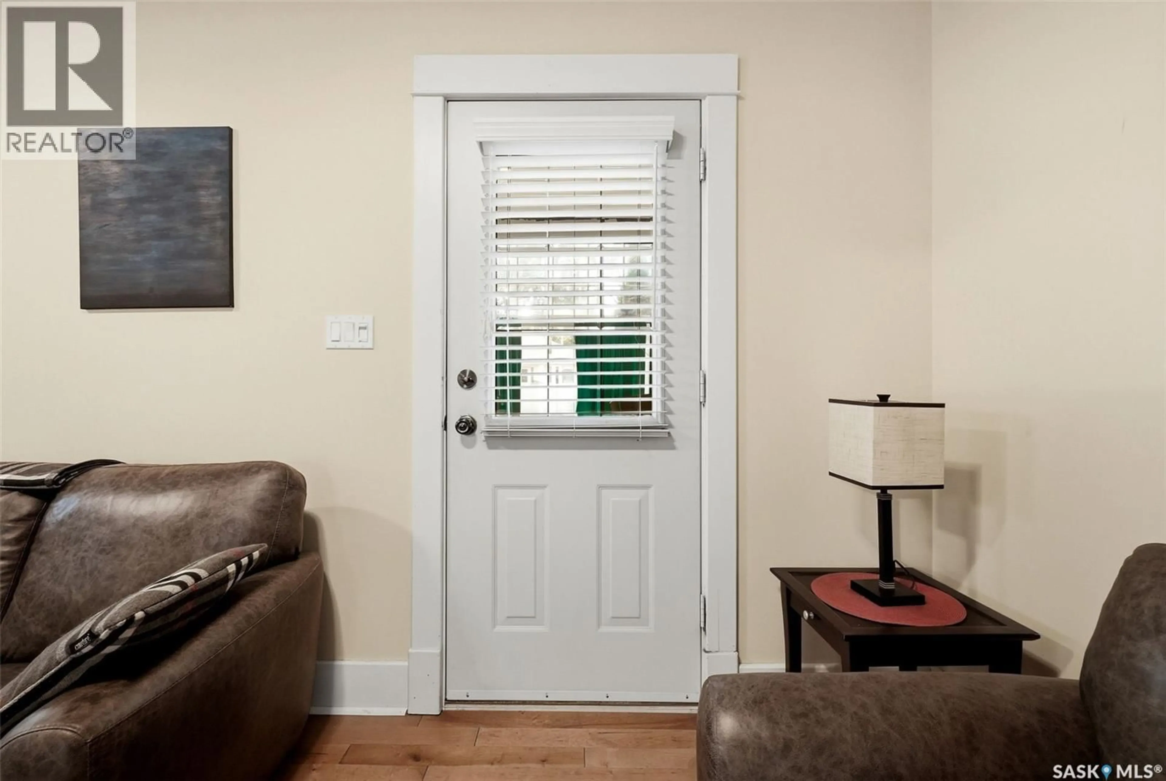 Indoor entryway for 2257 ELPHINSTONE STREET, Regina Saskatchewan S4T3N9