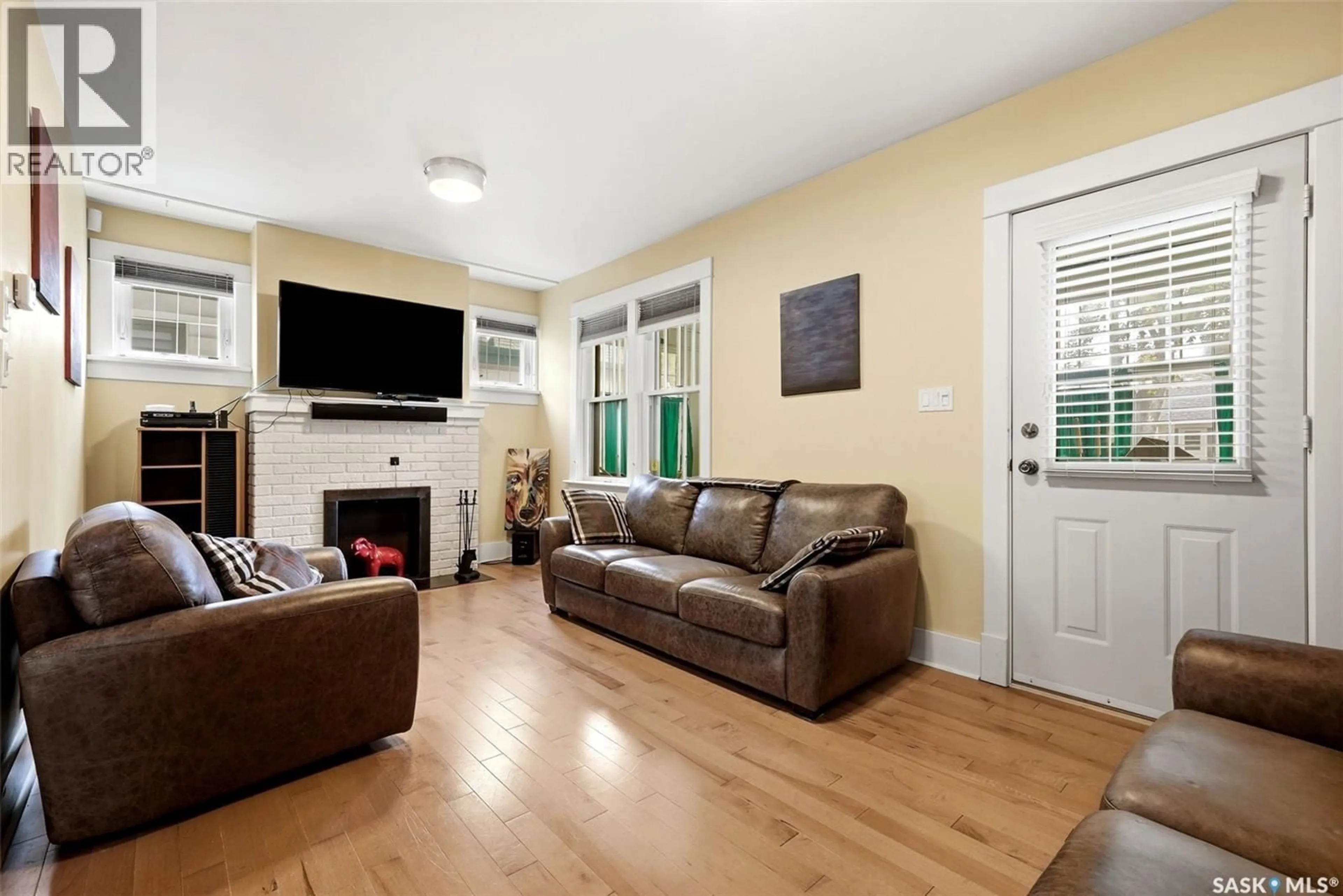 Living room with furniture, unknown for 2257 ELPHINSTONE STREET, Regina Saskatchewan S4T3N9
