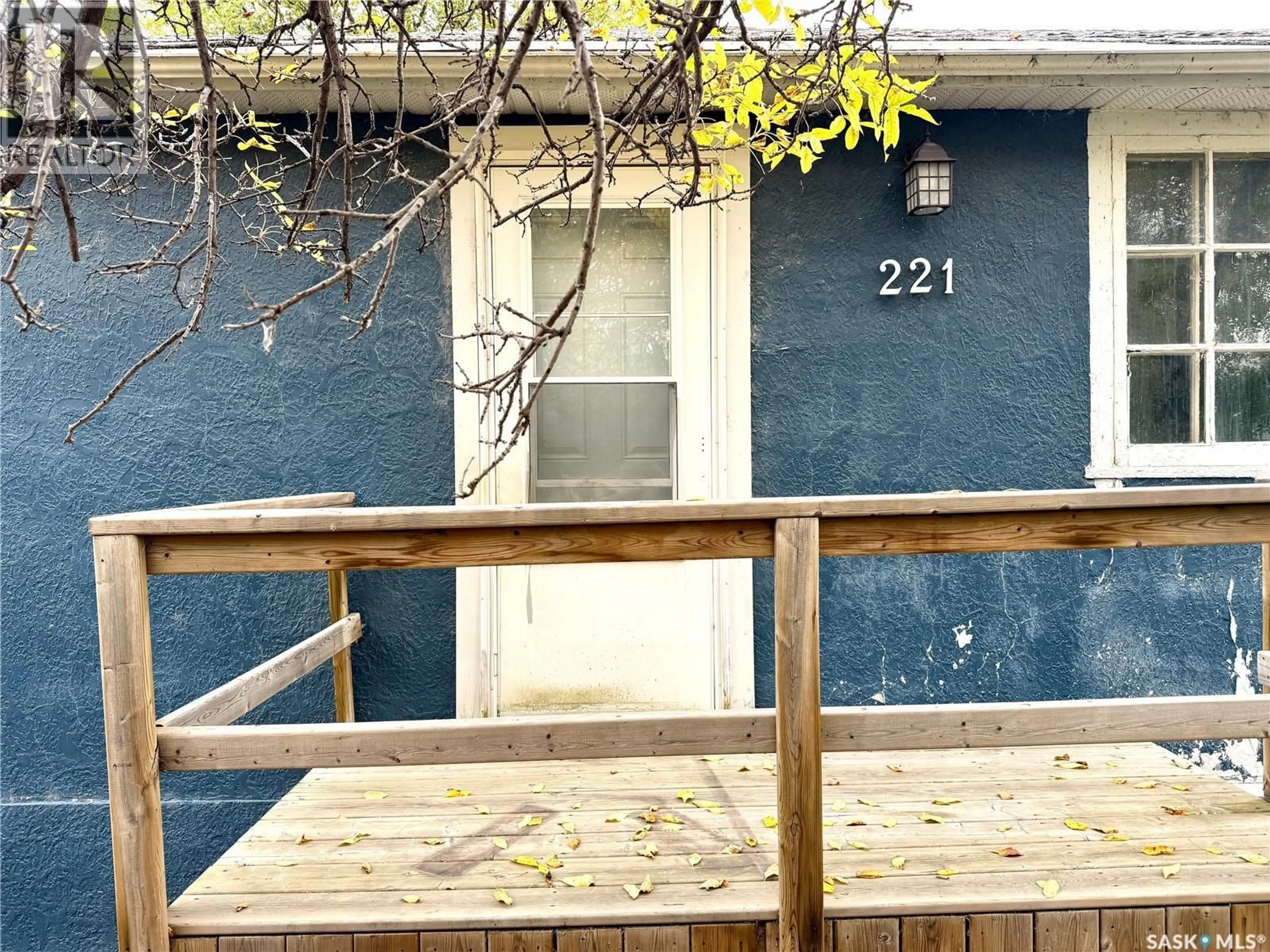 Patio, street for 221 4TH AVENUE, Yorkton Saskatchewan S3N1B5