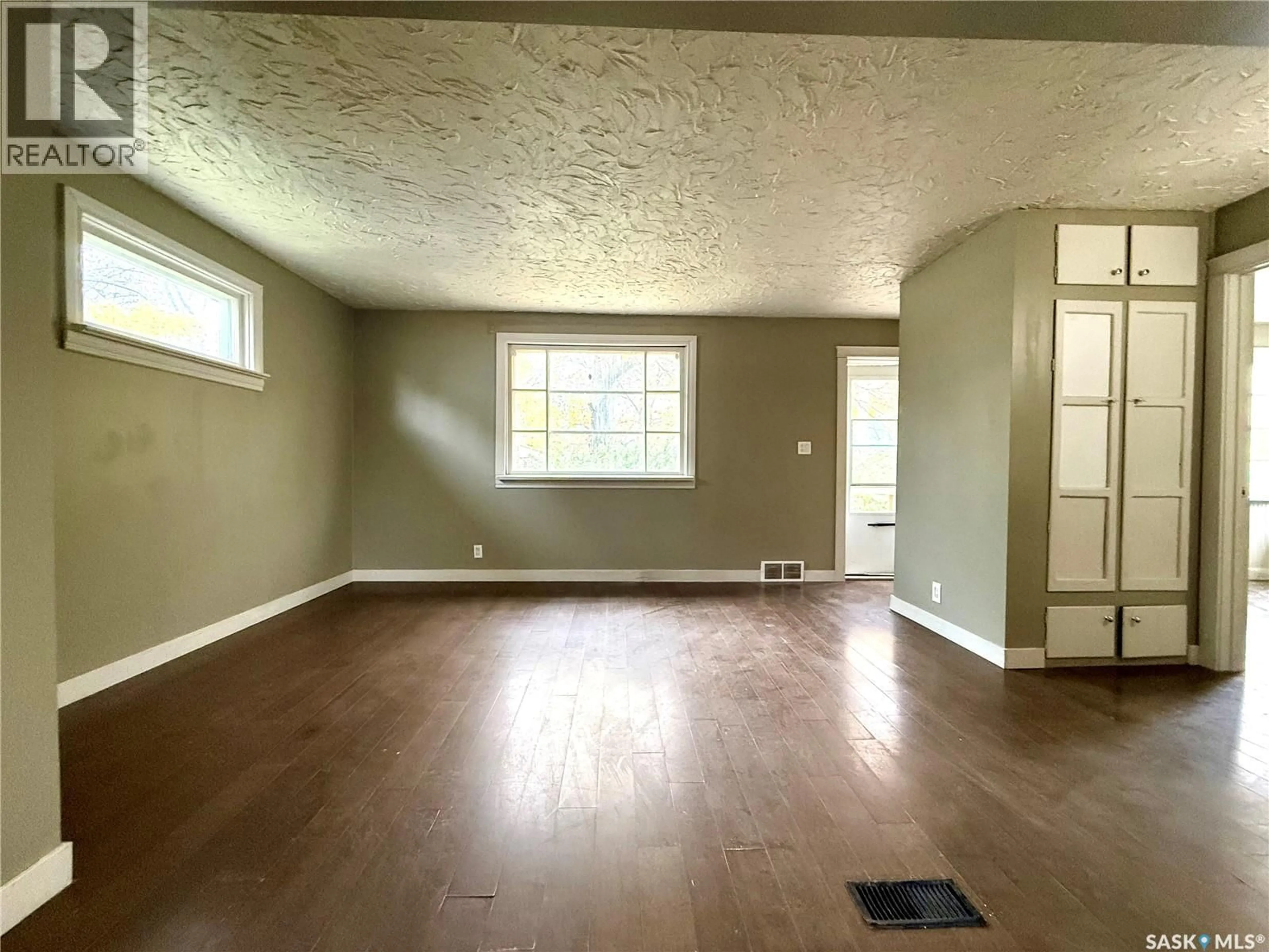 A pic of a room for 221 4TH AVENUE, Yorkton Saskatchewan S3N1B5