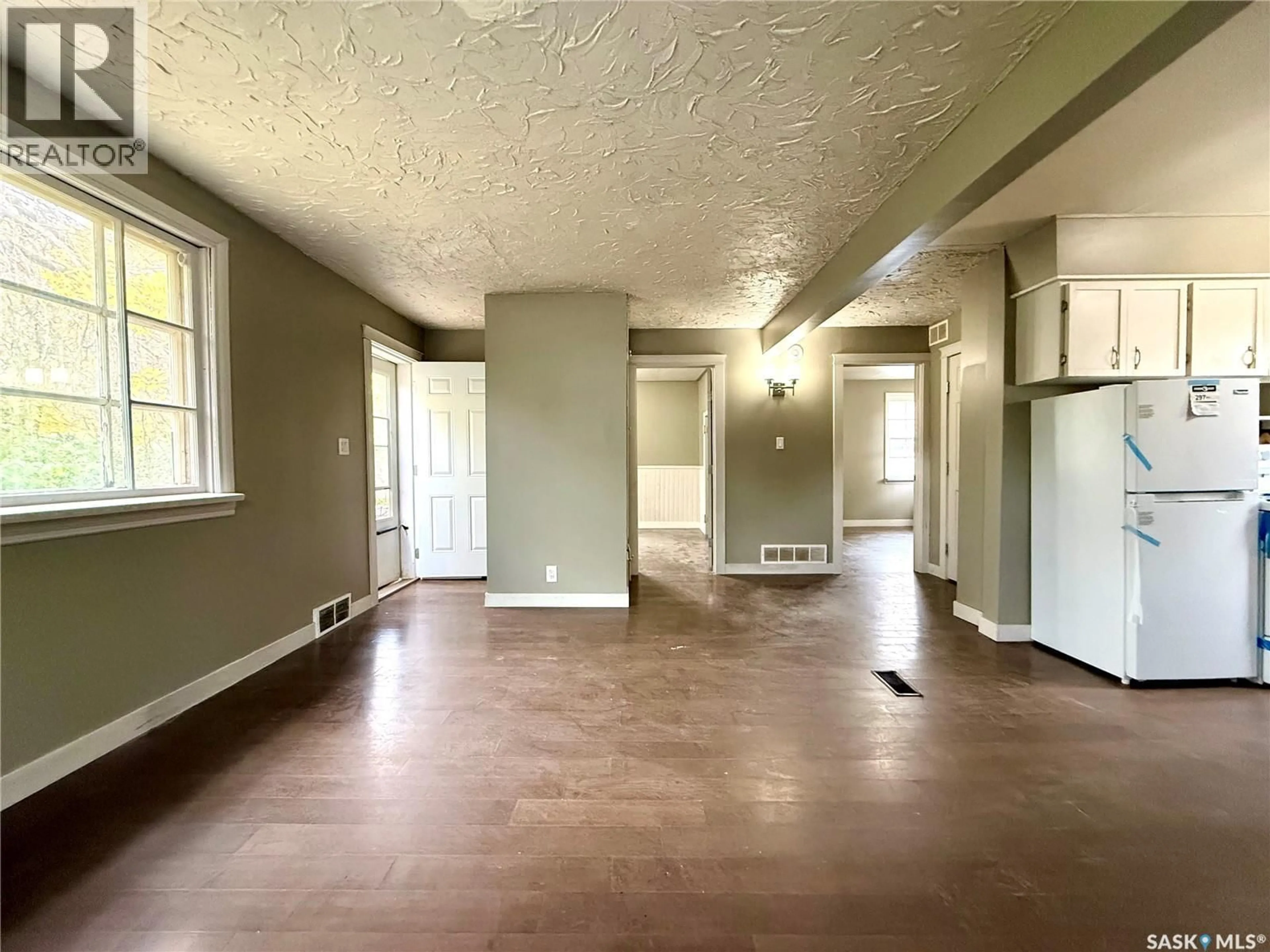 A pic of a room for 221 4TH AVENUE, Yorkton Saskatchewan S3N1B5