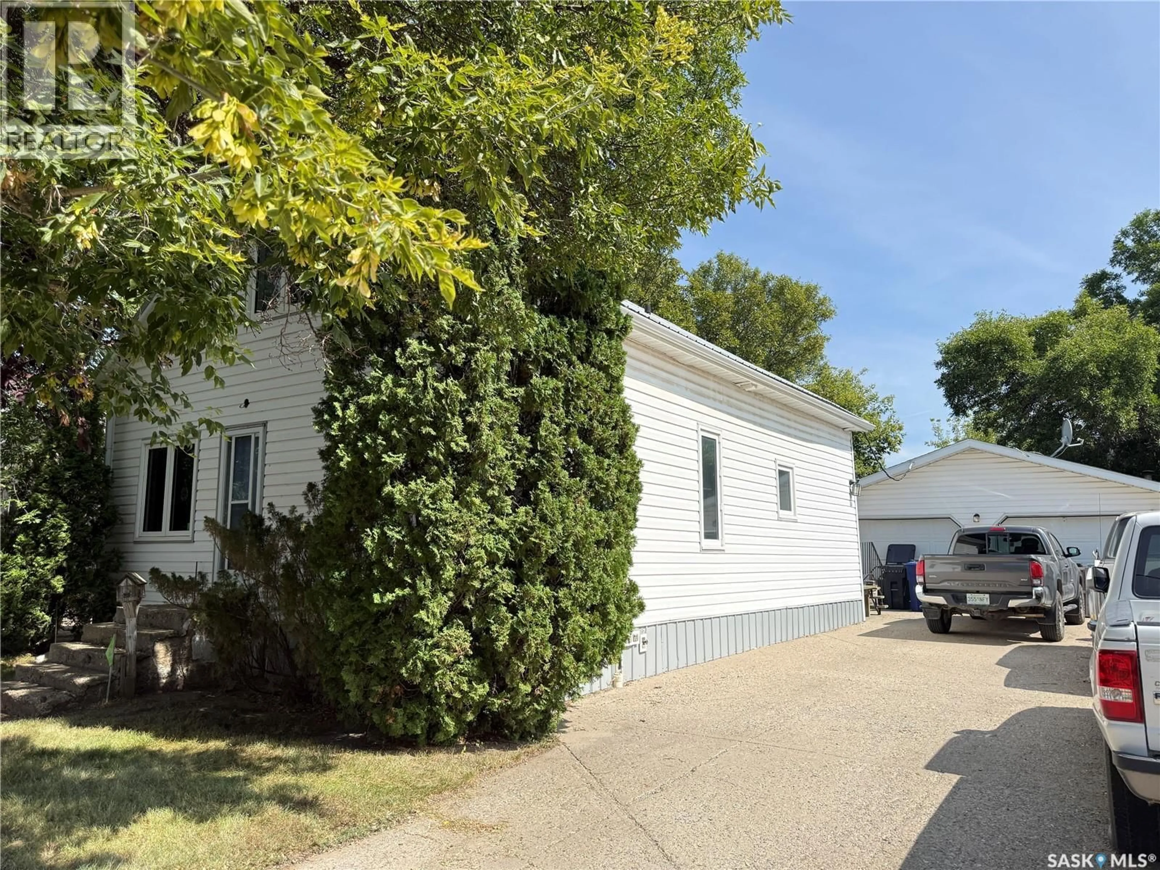 Home with vinyl exterior material, street for 316 4TH STREET, Weyburn Saskatchewan S4H0Y6