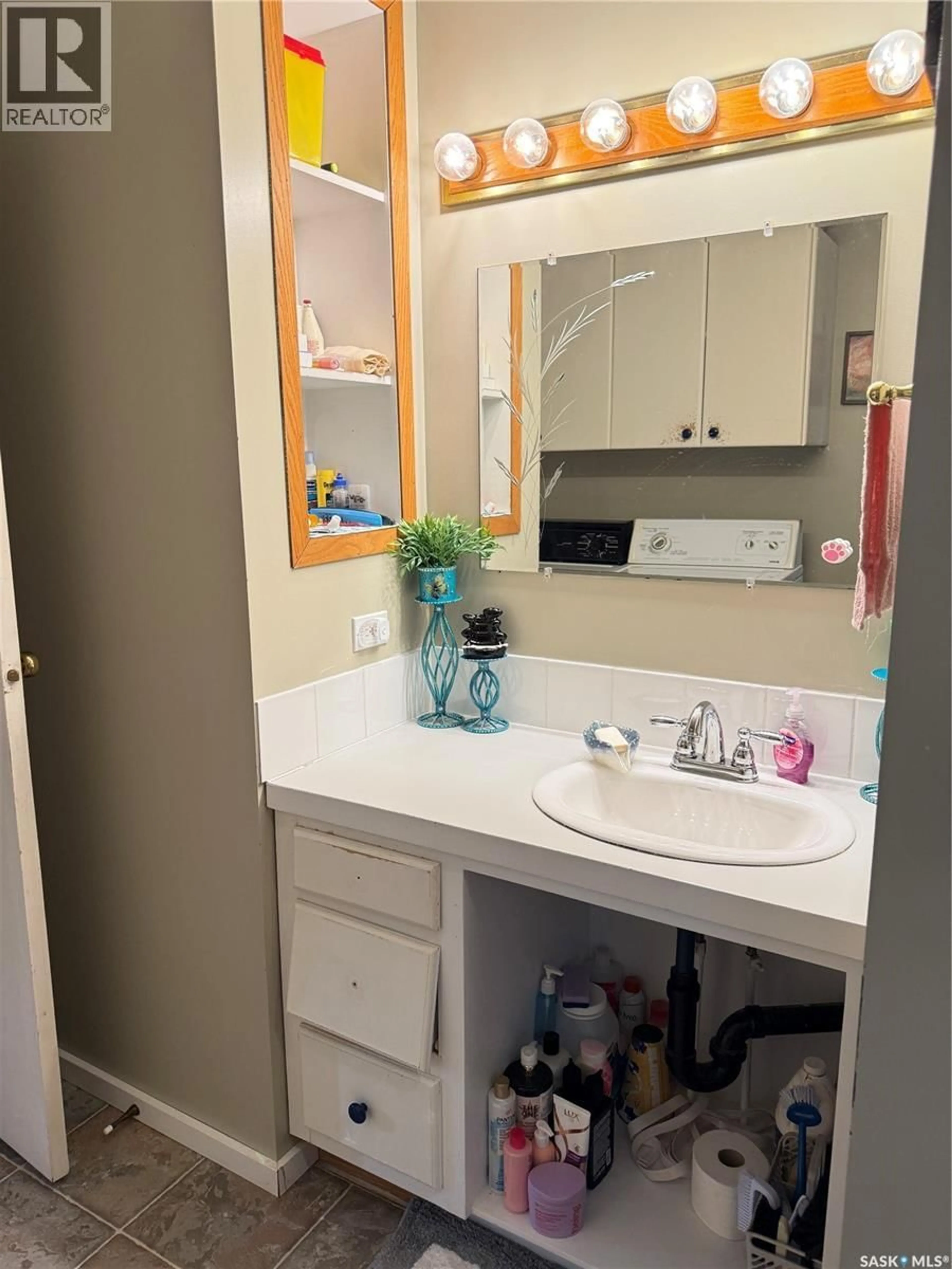 Standard bathroom, unknown for 316 4TH STREET, Weyburn Saskatchewan S4H0Y6