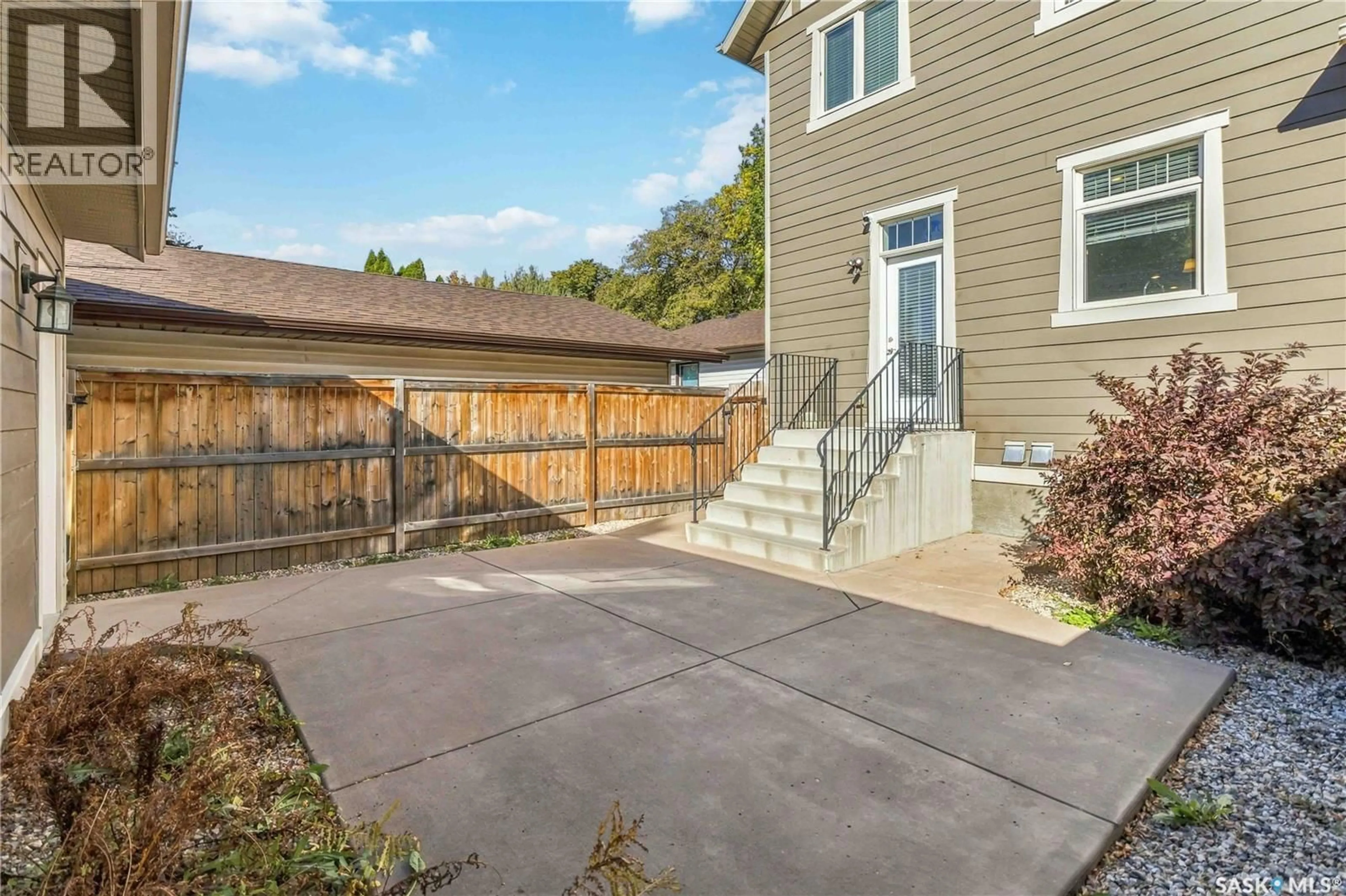 Patio, street for 738 4TH STREET, Saskatoon Saskatchewan S7H1K2