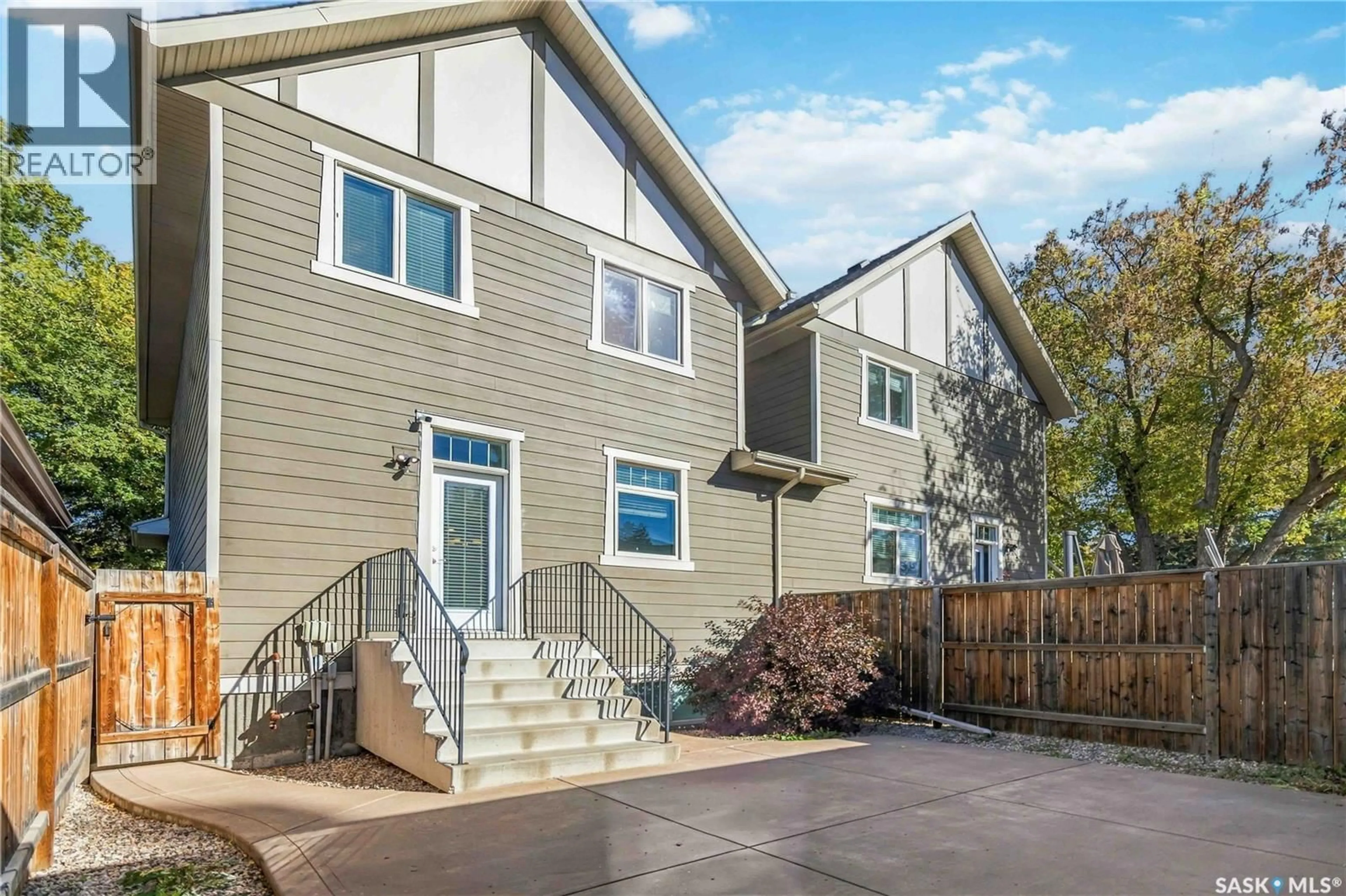 Home with vinyl exterior material, street for 738 4TH STREET, Saskatoon Saskatchewan S7H1K2