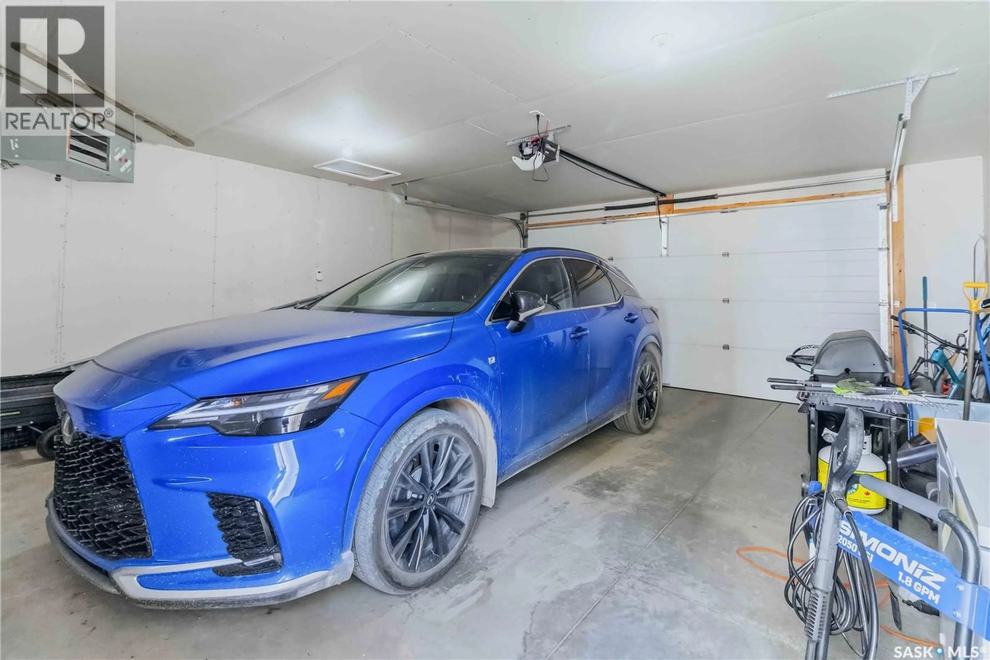 Indoor garage for 738 4TH STREET, Saskatoon Saskatchewan S7H1K2