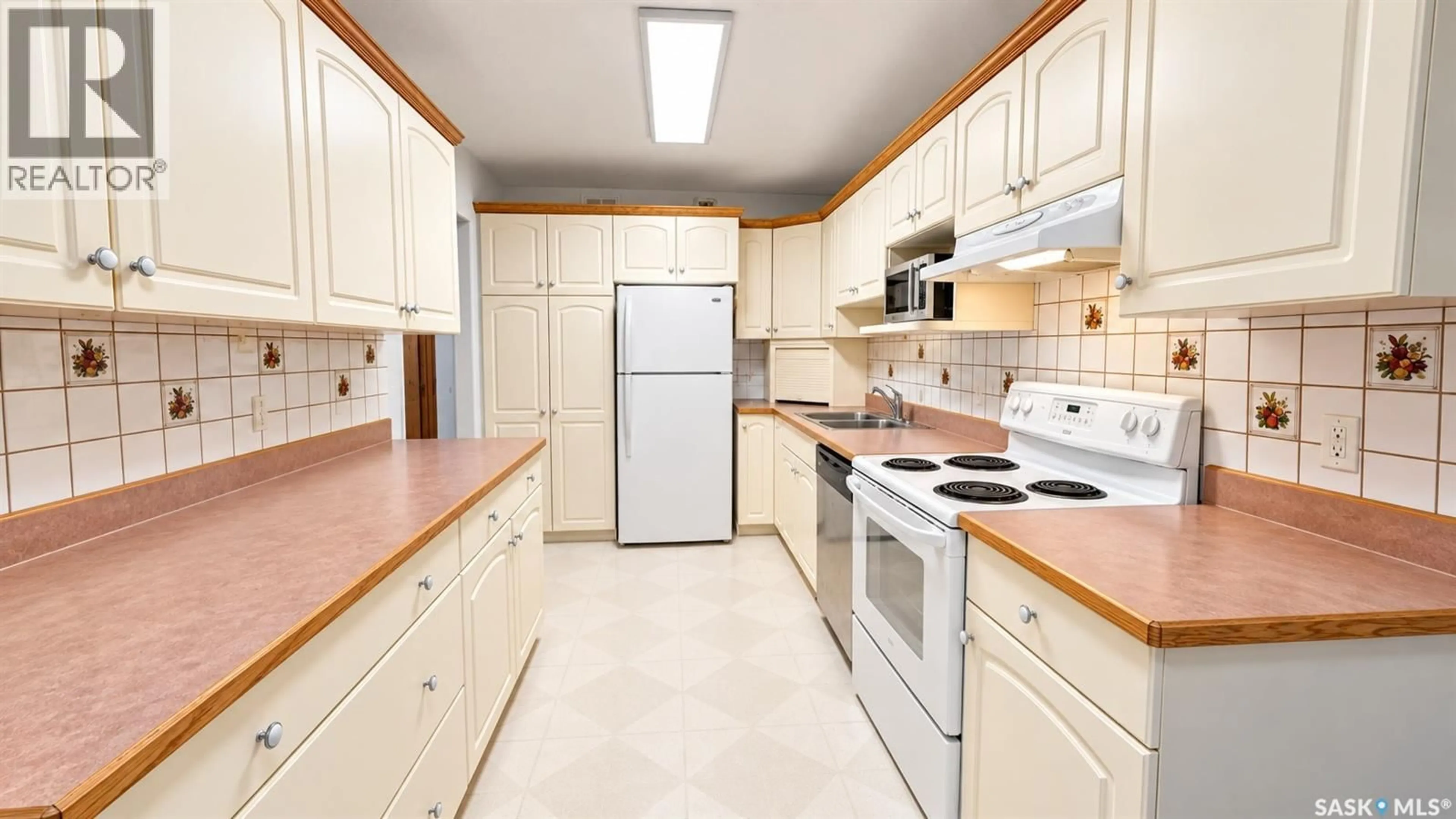 Standard kitchen, ceramic/tile floor for 717 31ST STREET, Saskatoon Saskatchewan S7L0R5