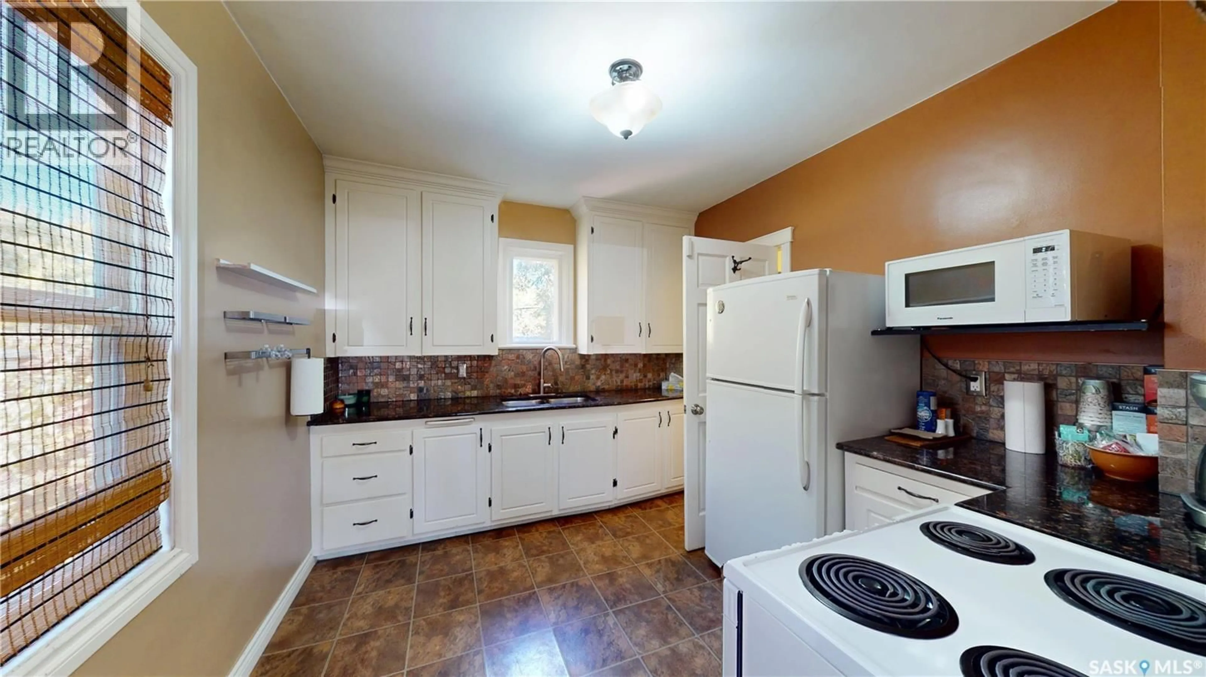 Standard kitchen, ceramic/tile floor for 723 9TH STREET, Saskatoon Saskatchewan S7H0M6