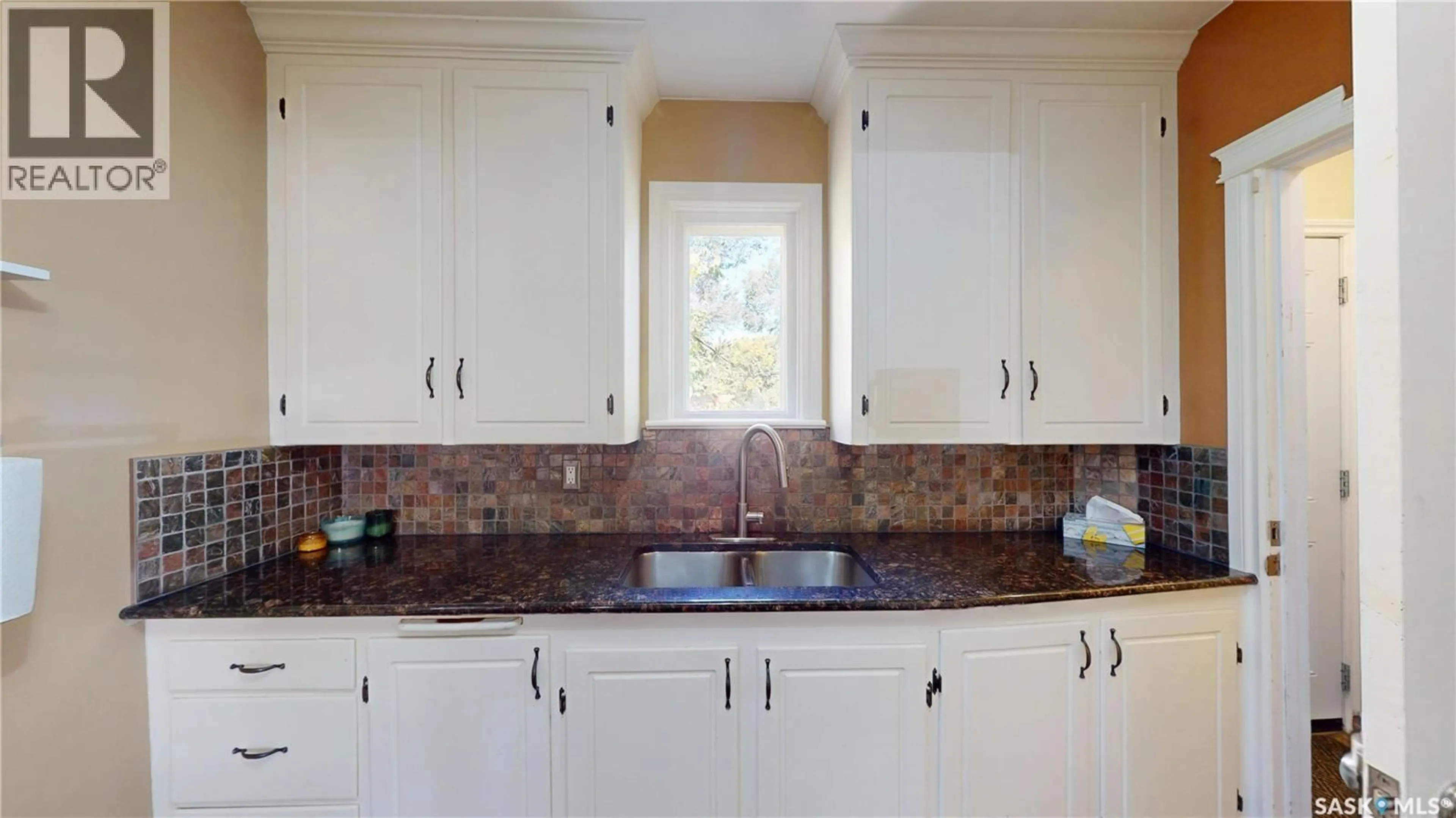 Standard kitchen, ceramic/tile floor for 723 9TH STREET, Saskatoon Saskatchewan S7H0M6