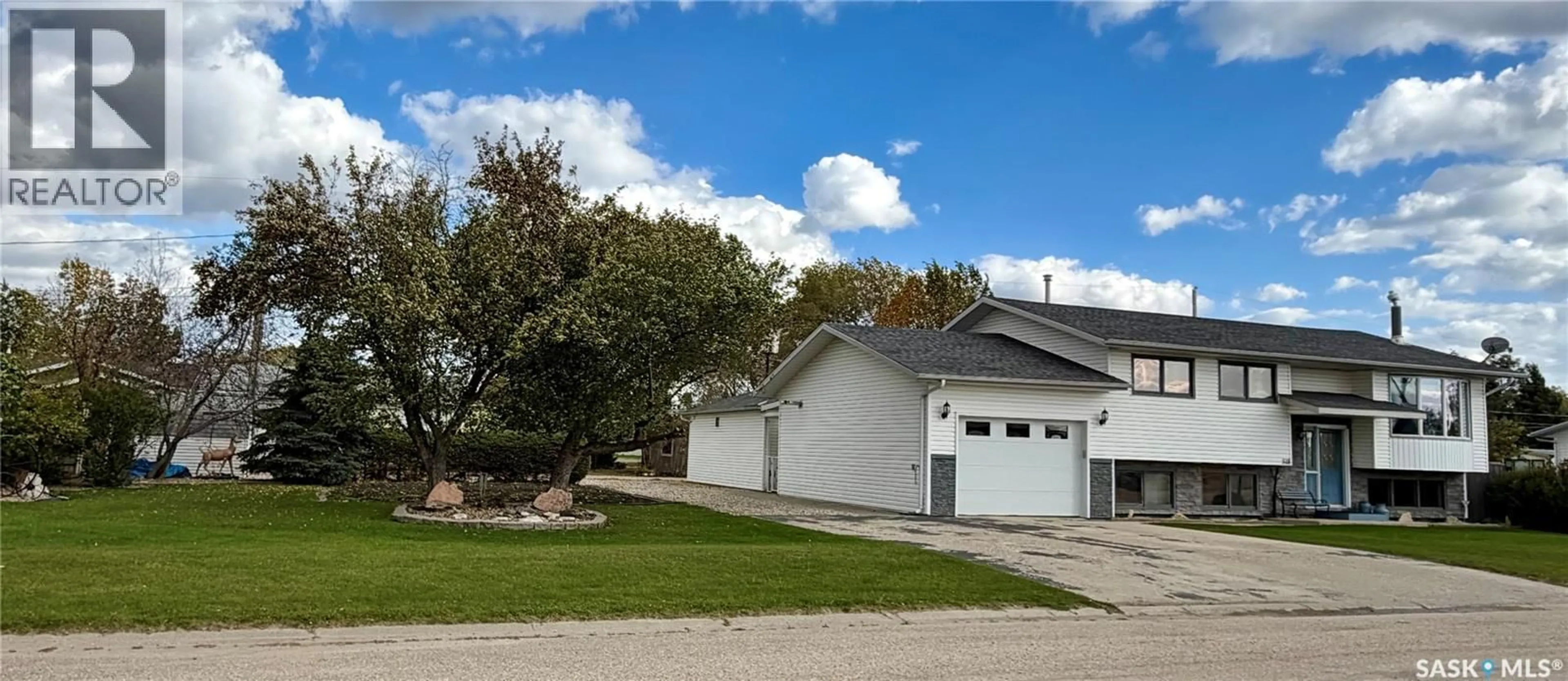 Home with vinyl exterior material, street for 518 HAMJEA STREET, Hudson Bay Saskatchewan S0E0Y0