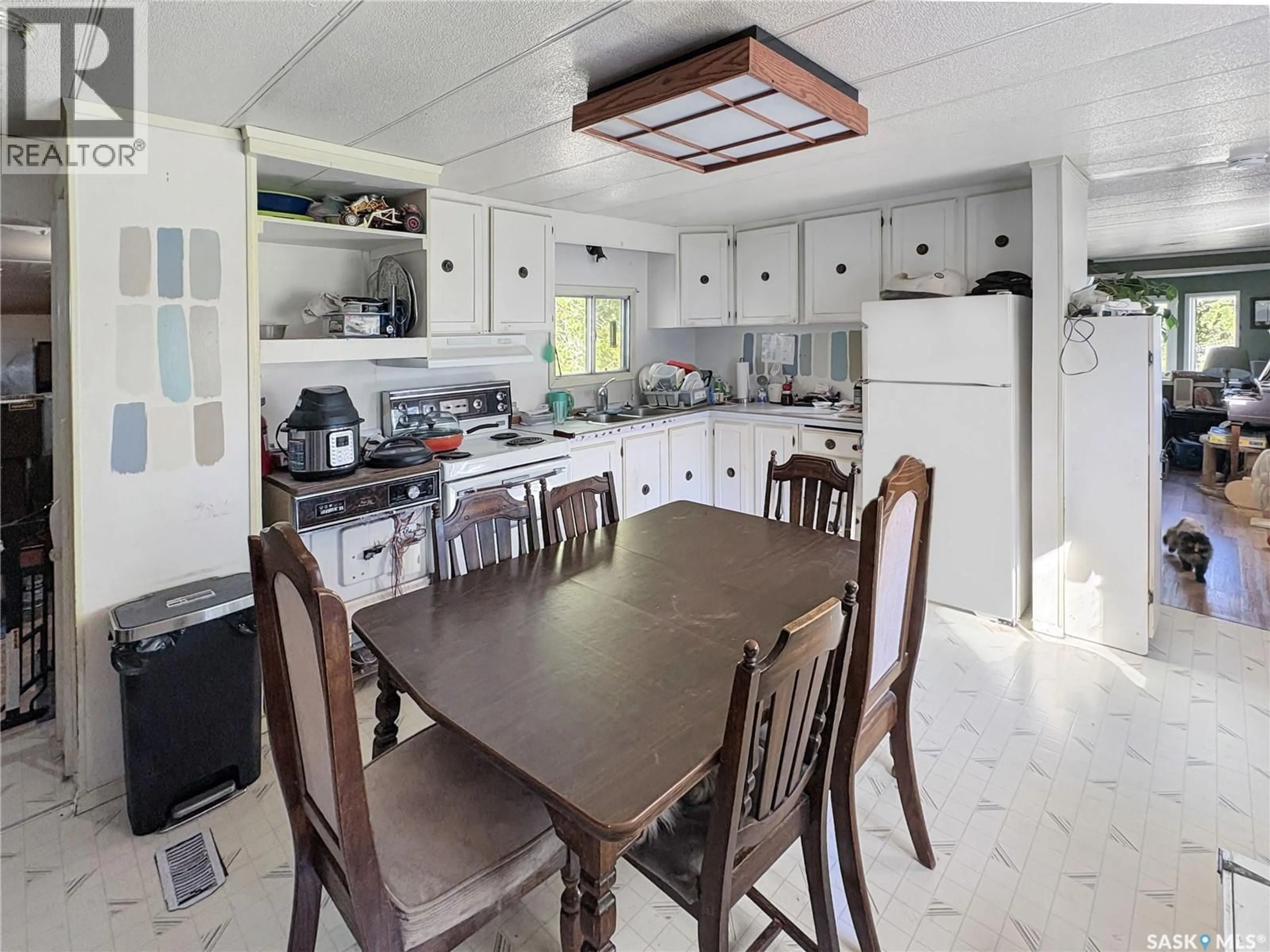 Open concept kitchen, ceramic/tile floor for 34059 RGE RD 3074 ACREAGE, Vanscoy Rm No. 345 Saskatchewan S7K1N2