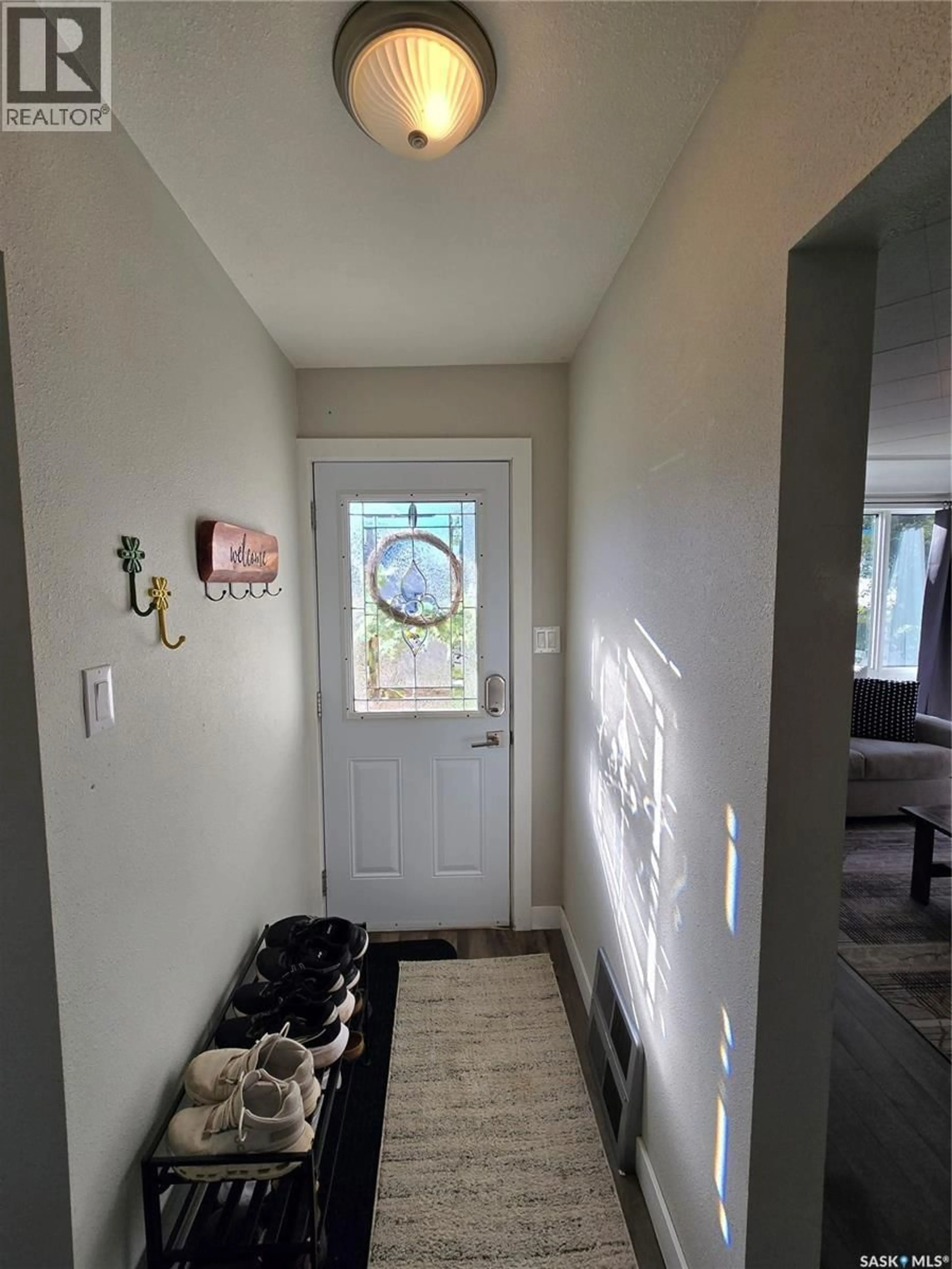 Indoor entryway for 136 10TH STREET, Weyburn Saskatchewan S4H1G9