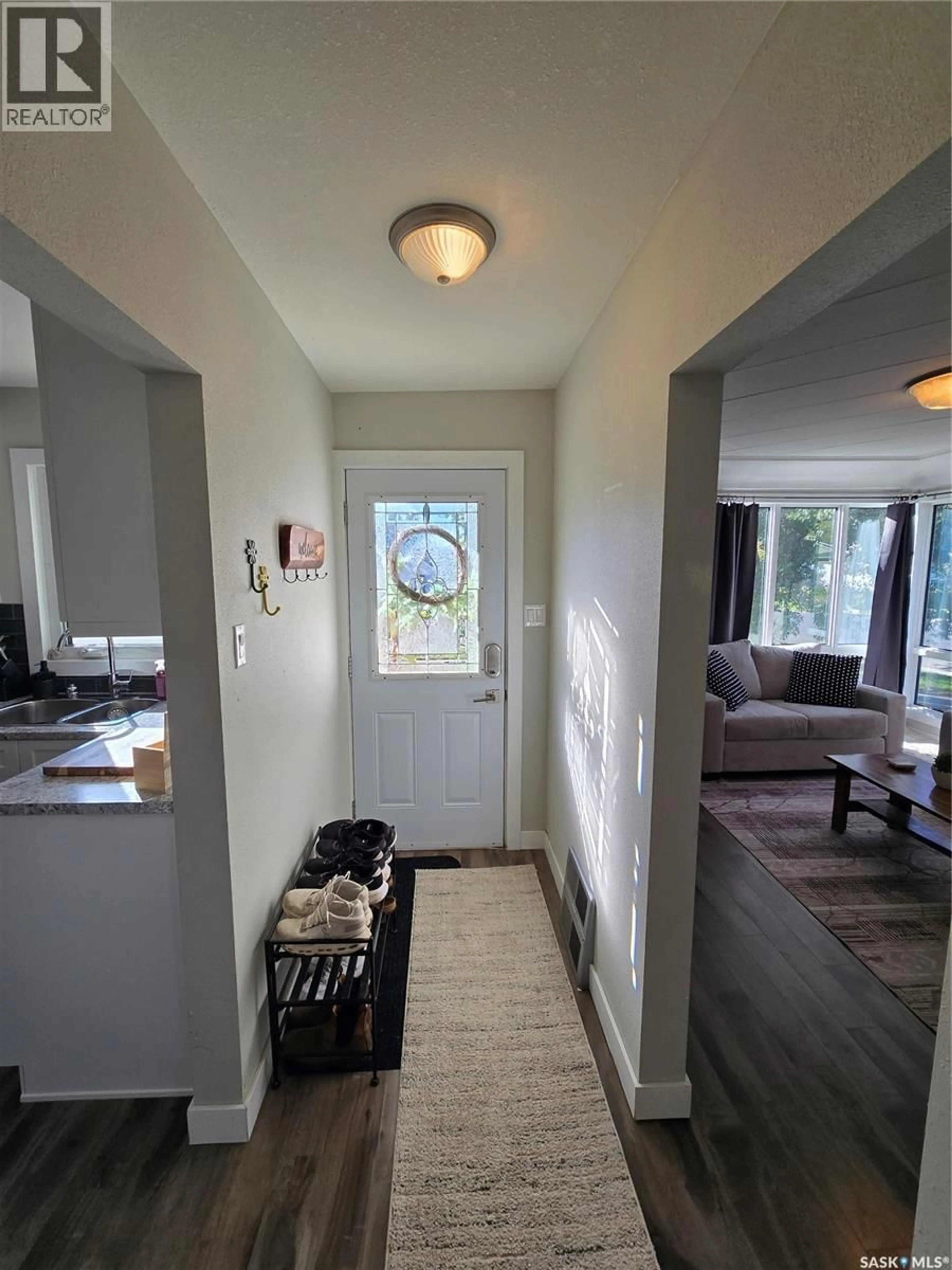 Indoor entryway for 136 10TH STREET, Weyburn Saskatchewan S4H1G9