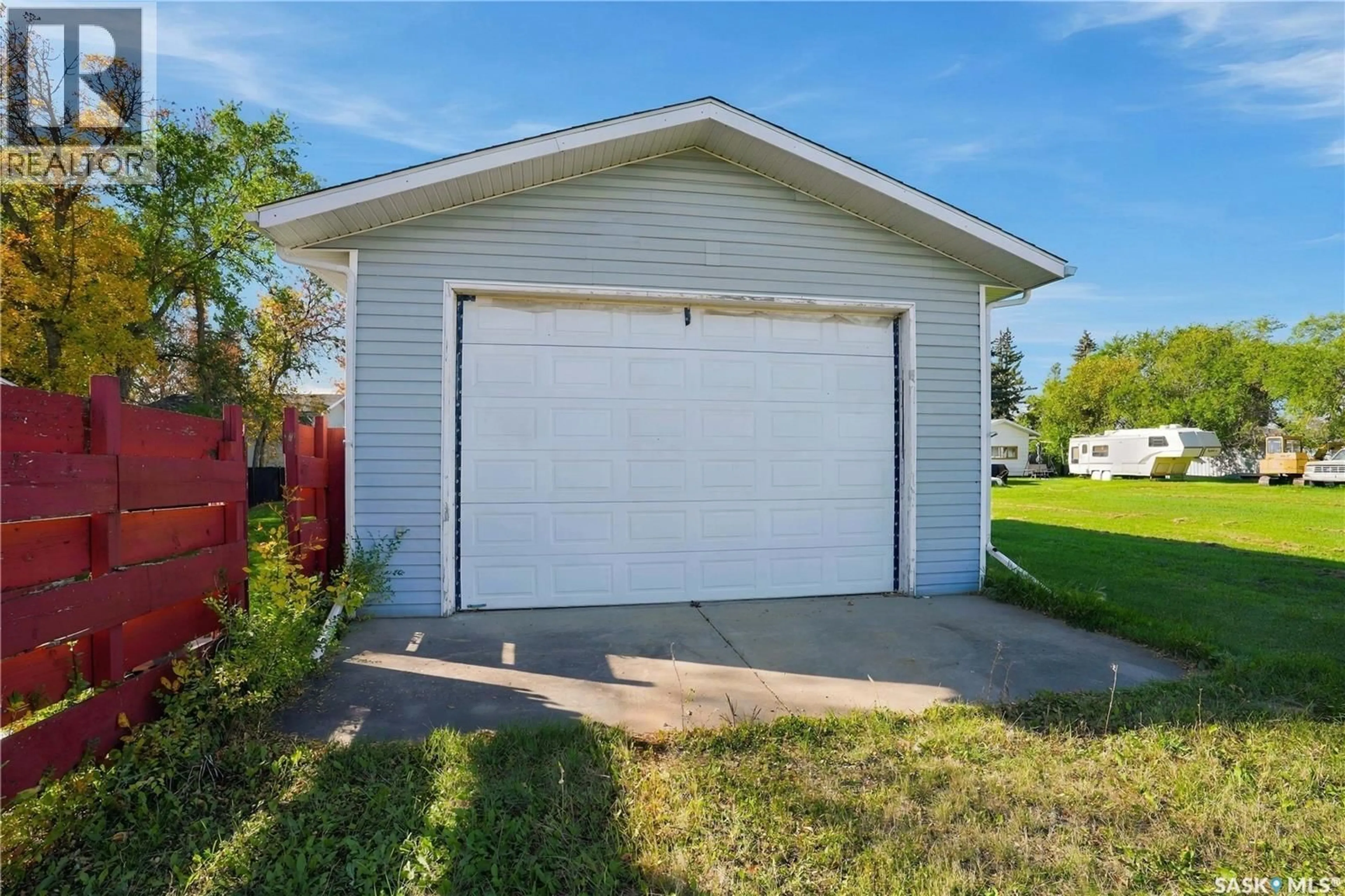 Indoor garage for 1262 113TH STREET, North Battleford Saskatchewan S9A2M2