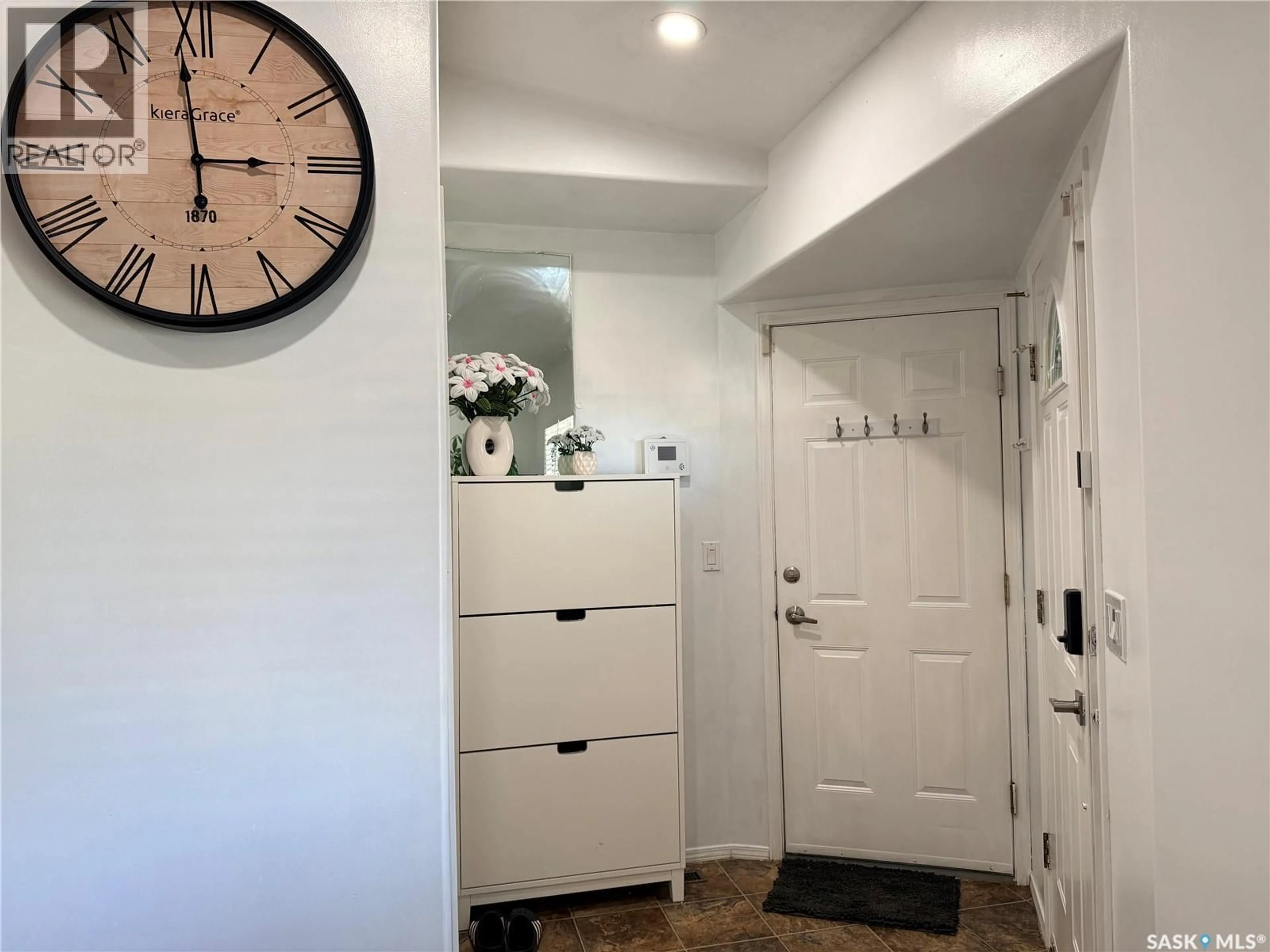 Indoor entryway for 119 HALL CRESCENT, Saskatoon Saskatchewan S7L7G7