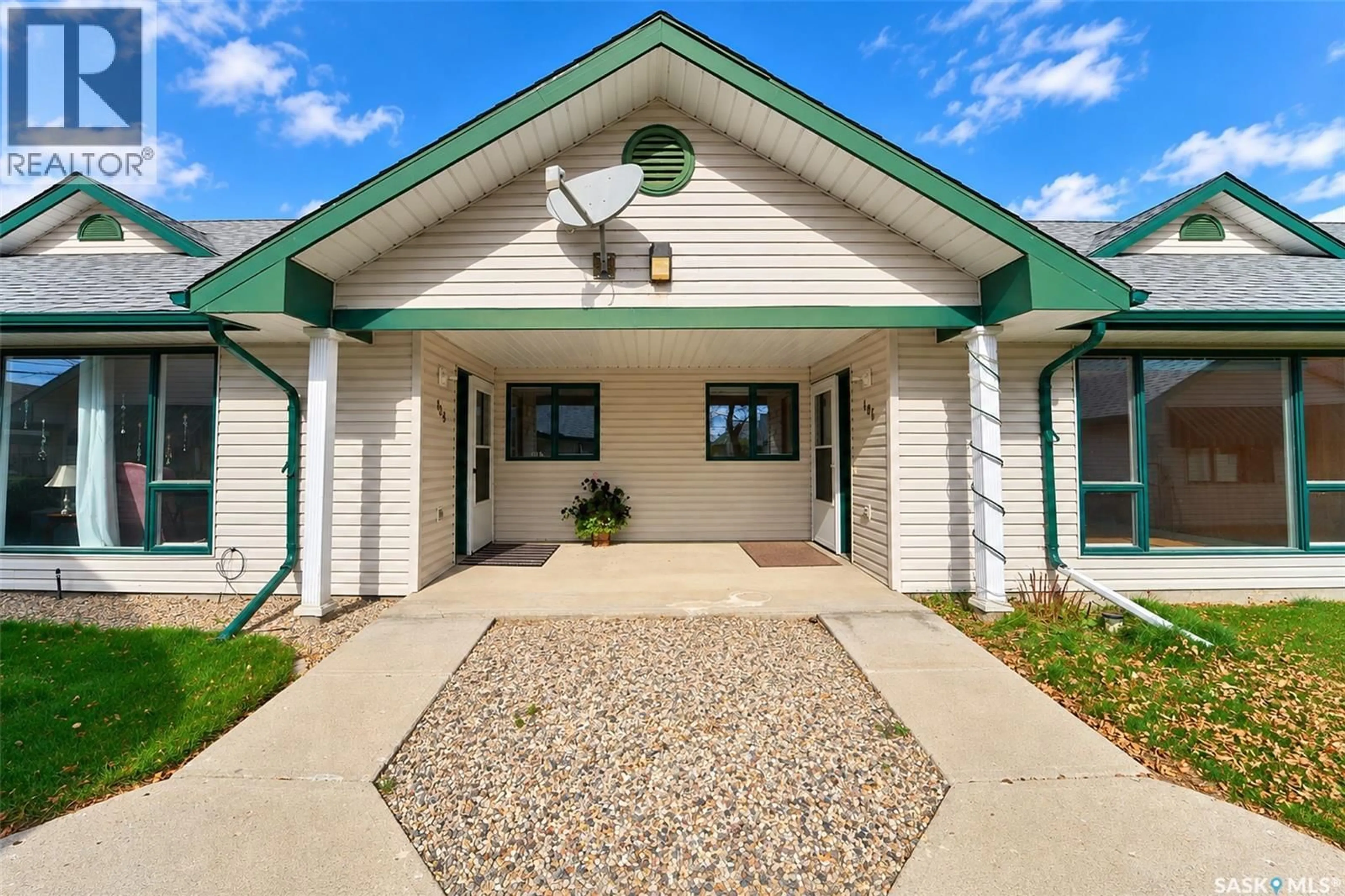 Home with vinyl exterior material, building for 111 - 107 2ND AVENUE, Rosetown Saskatchewan S0L2V0
