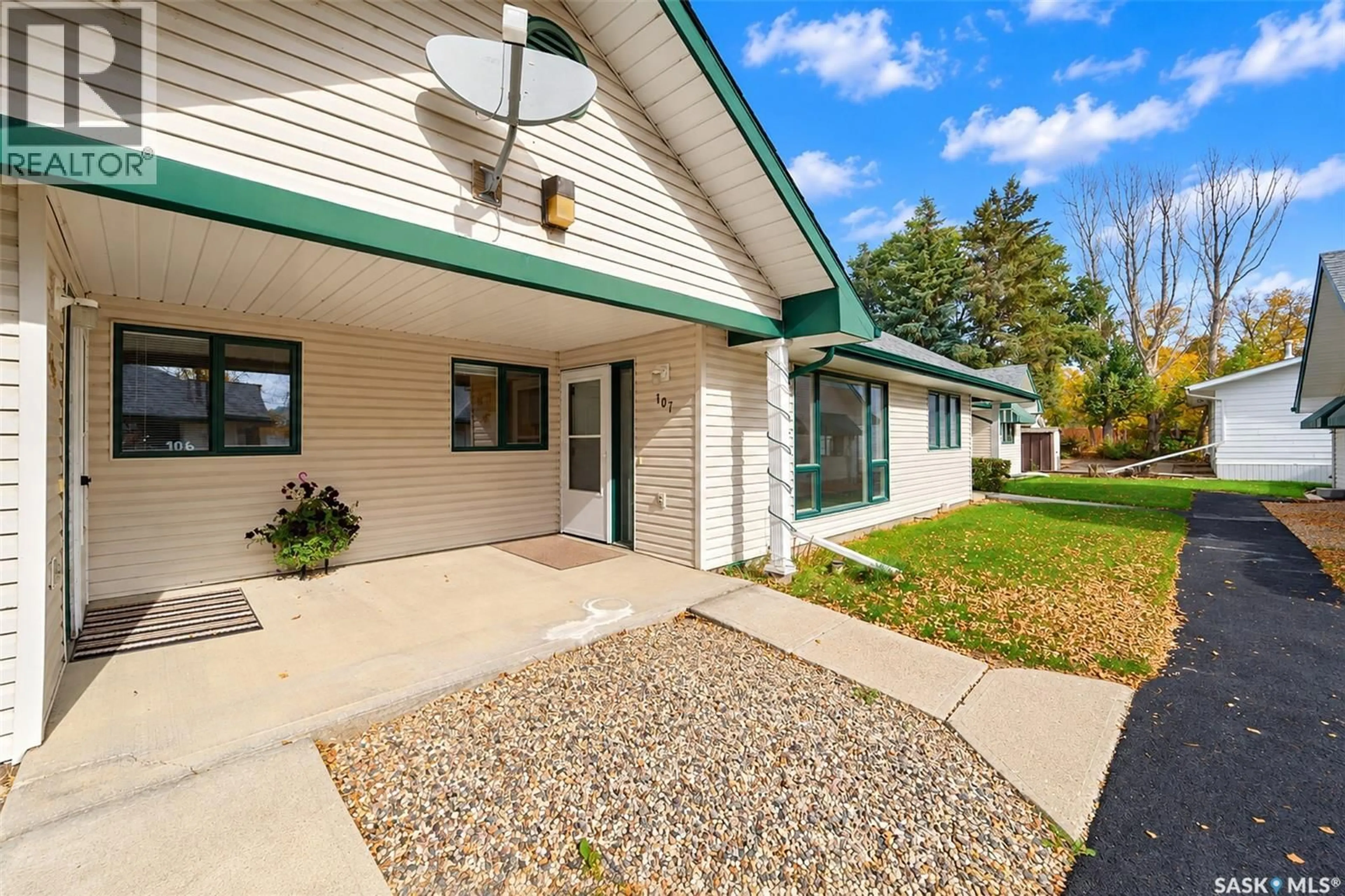 Home with vinyl exterior material, unknown for 111 - 107 2ND AVENUE, Rosetown Saskatchewan S0L2V0
