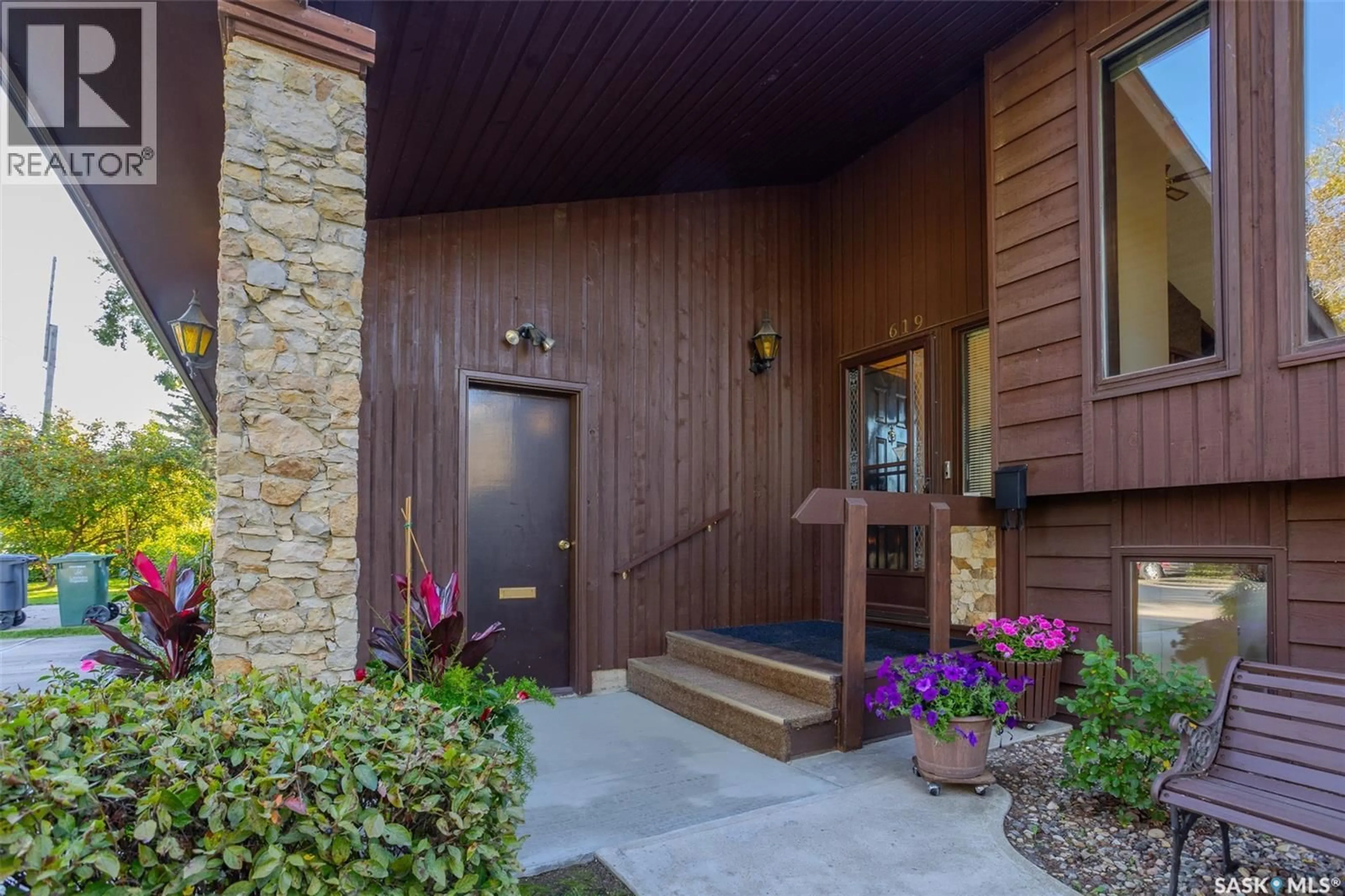 Indoor foyer for 619 CLOVER AVENUE, Dalmeny Saskatchewan S0K1E0