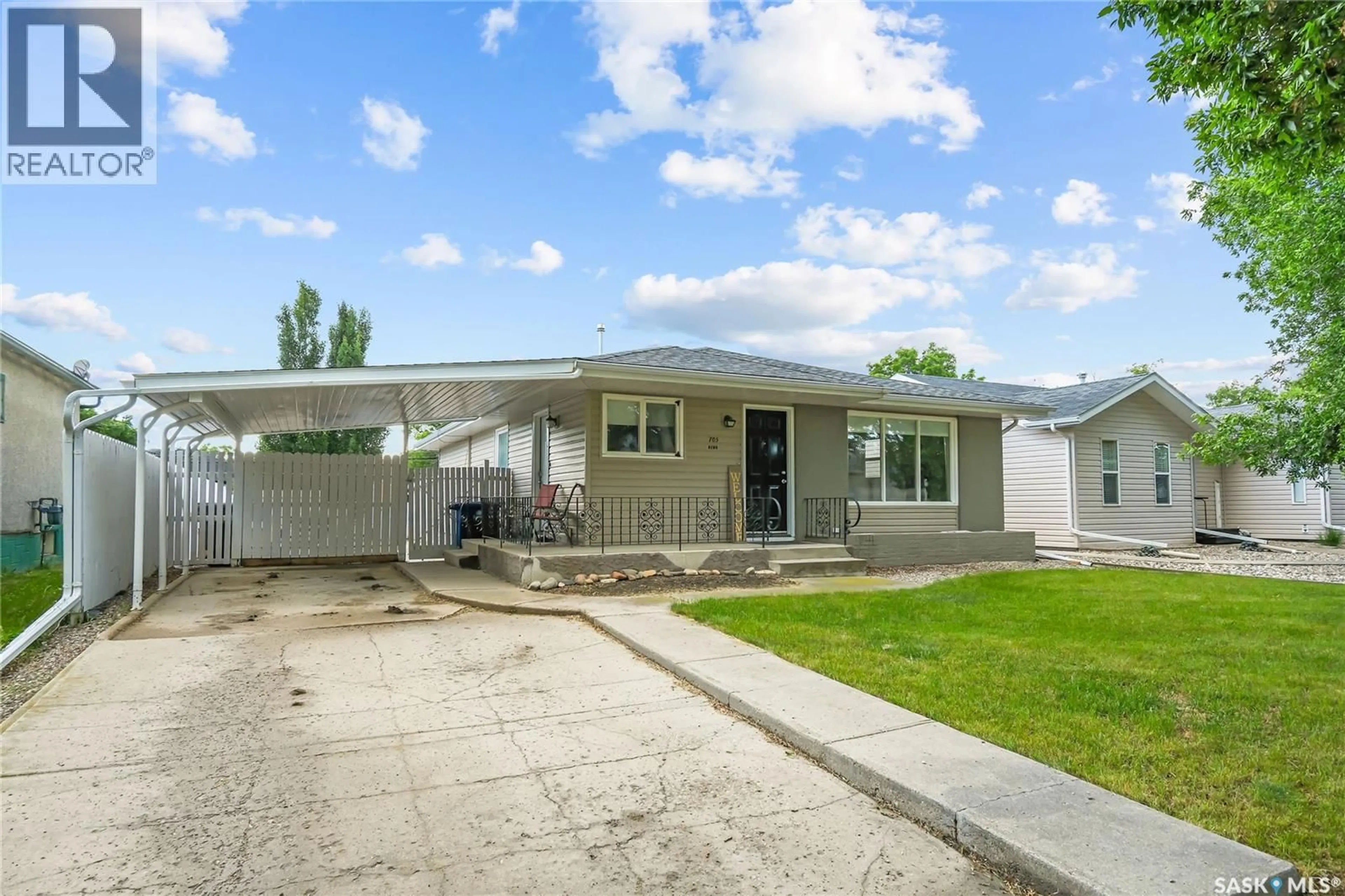 Home with vinyl exterior material, street for 705 KING STREET, Rosetown Saskatchewan S0L2V0