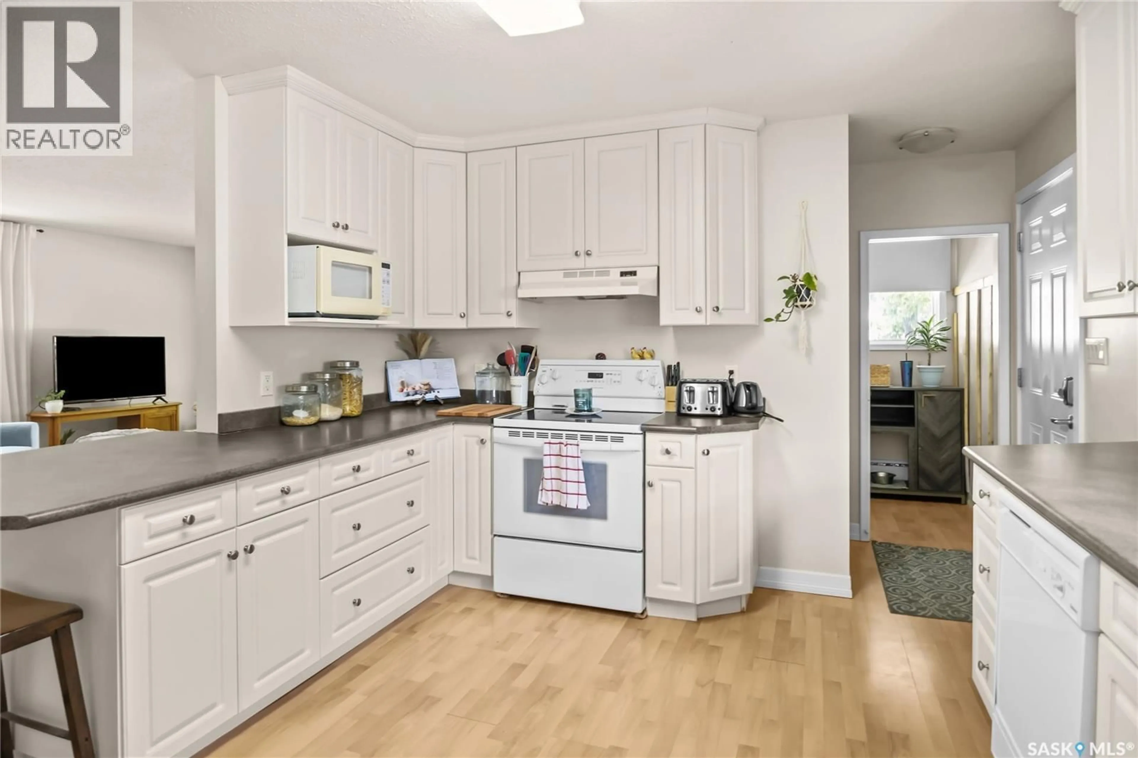 Standard kitchen, ceramic/tile floor for 705 KING STREET, Rosetown Saskatchewan S0L2V0