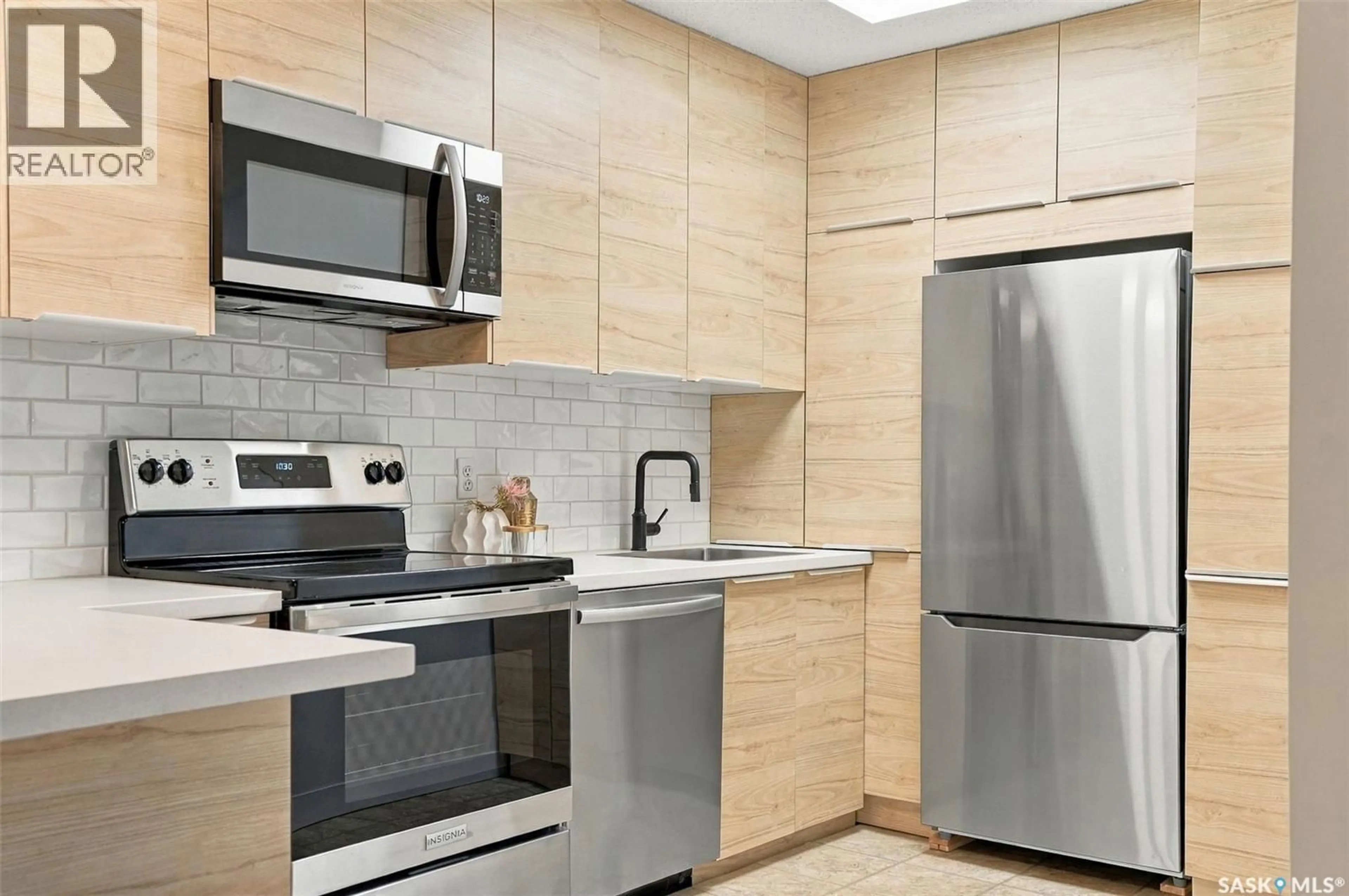 Standard kitchen, ceramic/tile floor for 311 - 303 TAIT CRESCENT, Saskatoon Saskatchewan S7H5L6