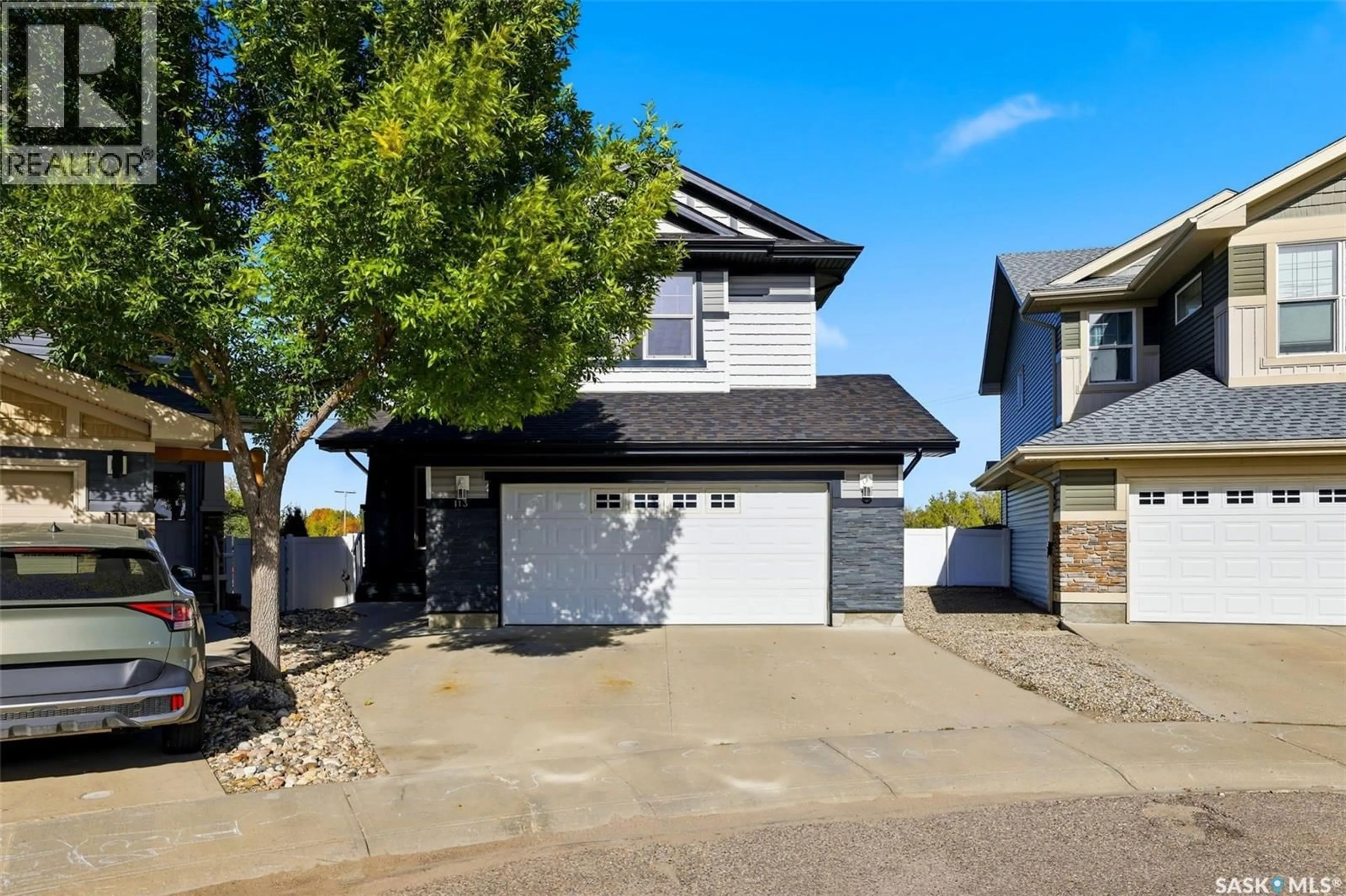 Home with vinyl exterior material, street for 113 POPLAR BLUFF CRESCENT, Regina Saskatchewan S4Y0B5