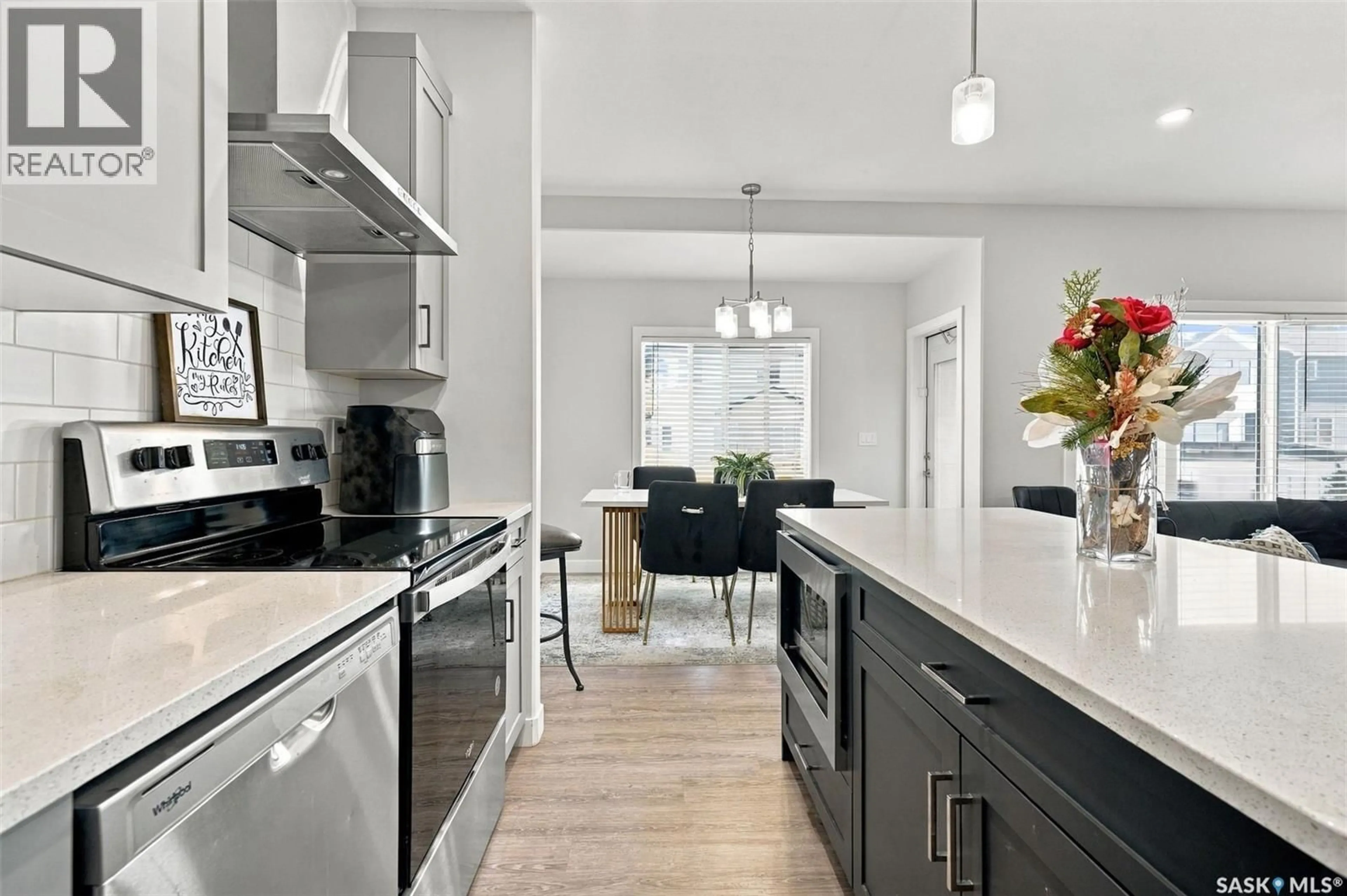 Contemporary kitchen, ceramic/tile floor for 348 PEPPER PLACE, Saskatoon Saskatchewan S7V1S7