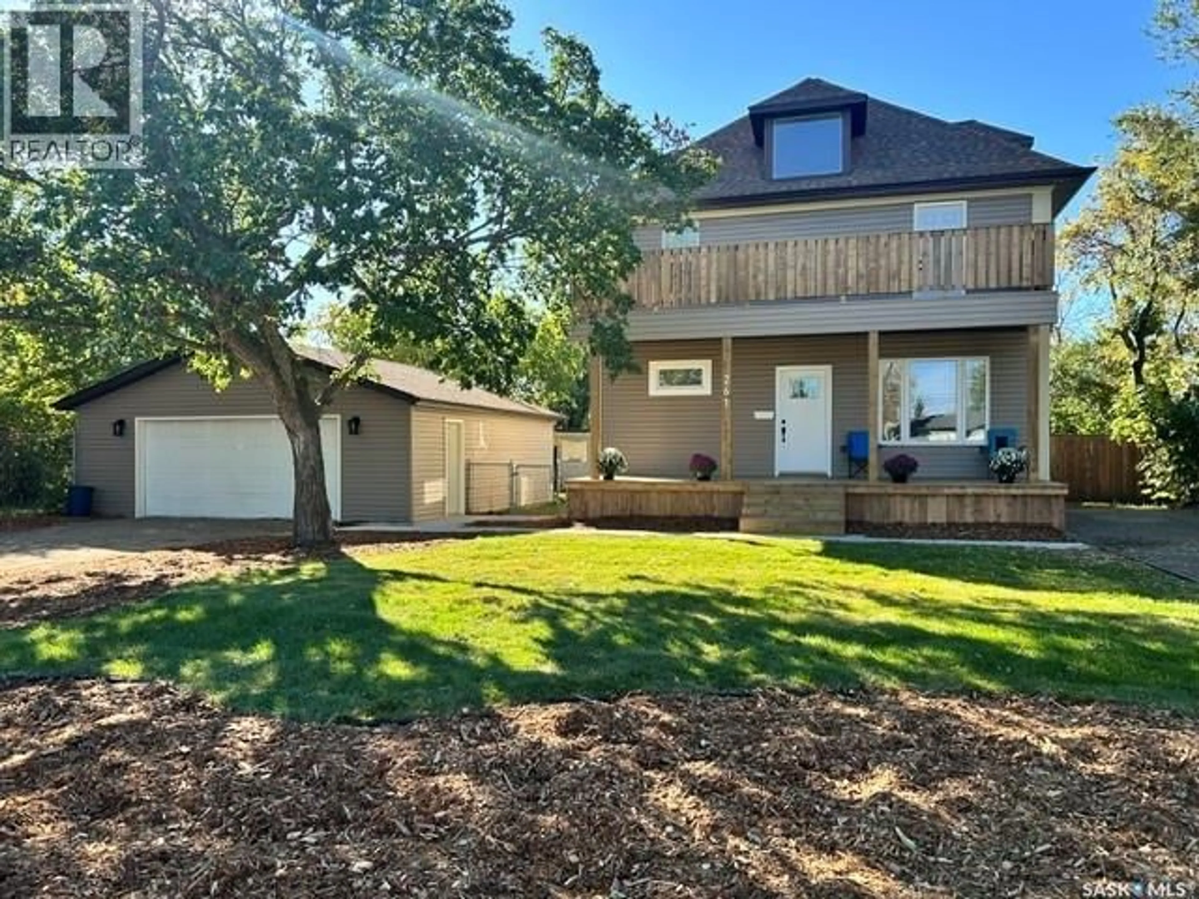 A pic from outside/outdoor area/front of a property/back of a property/a pic from drone, unknown for 261 27TH STREET, Battleford Saskatchewan S0M0E0