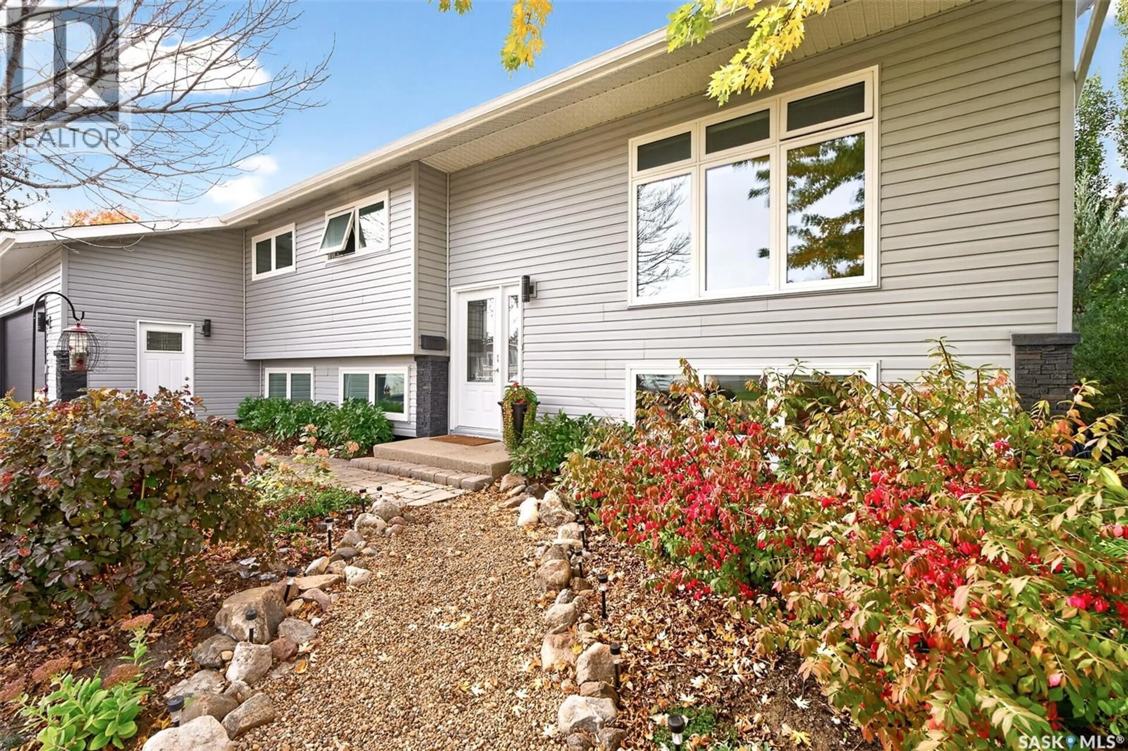 Home with vinyl exterior material, street for 66 EDELWEISS CRESCENT, Moose Jaw Saskatchewan S6J1E5