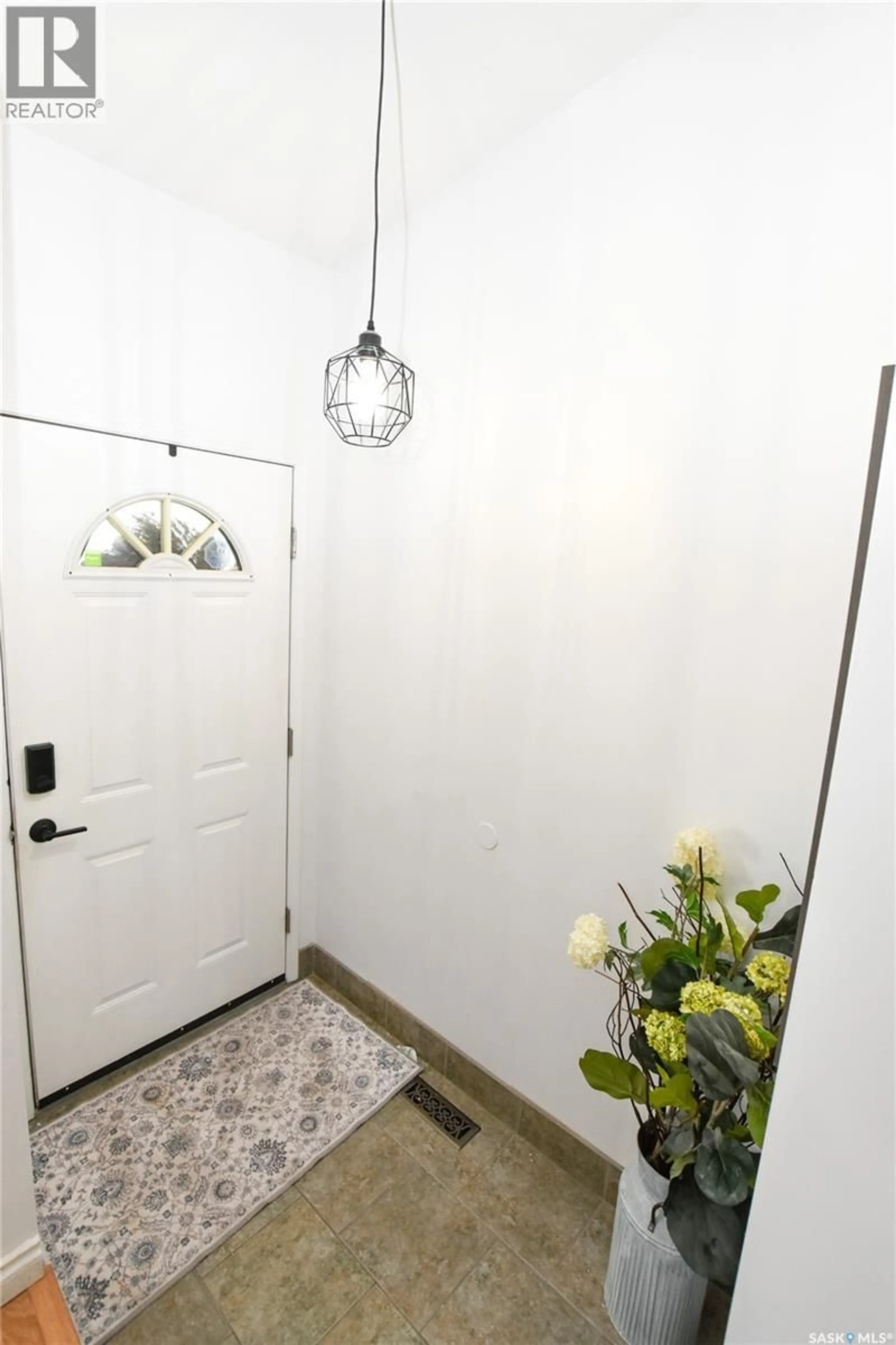 Indoor entryway for 306 O'REGAN CRESCENT, Saskatoon Saskatchewan S7L6T2