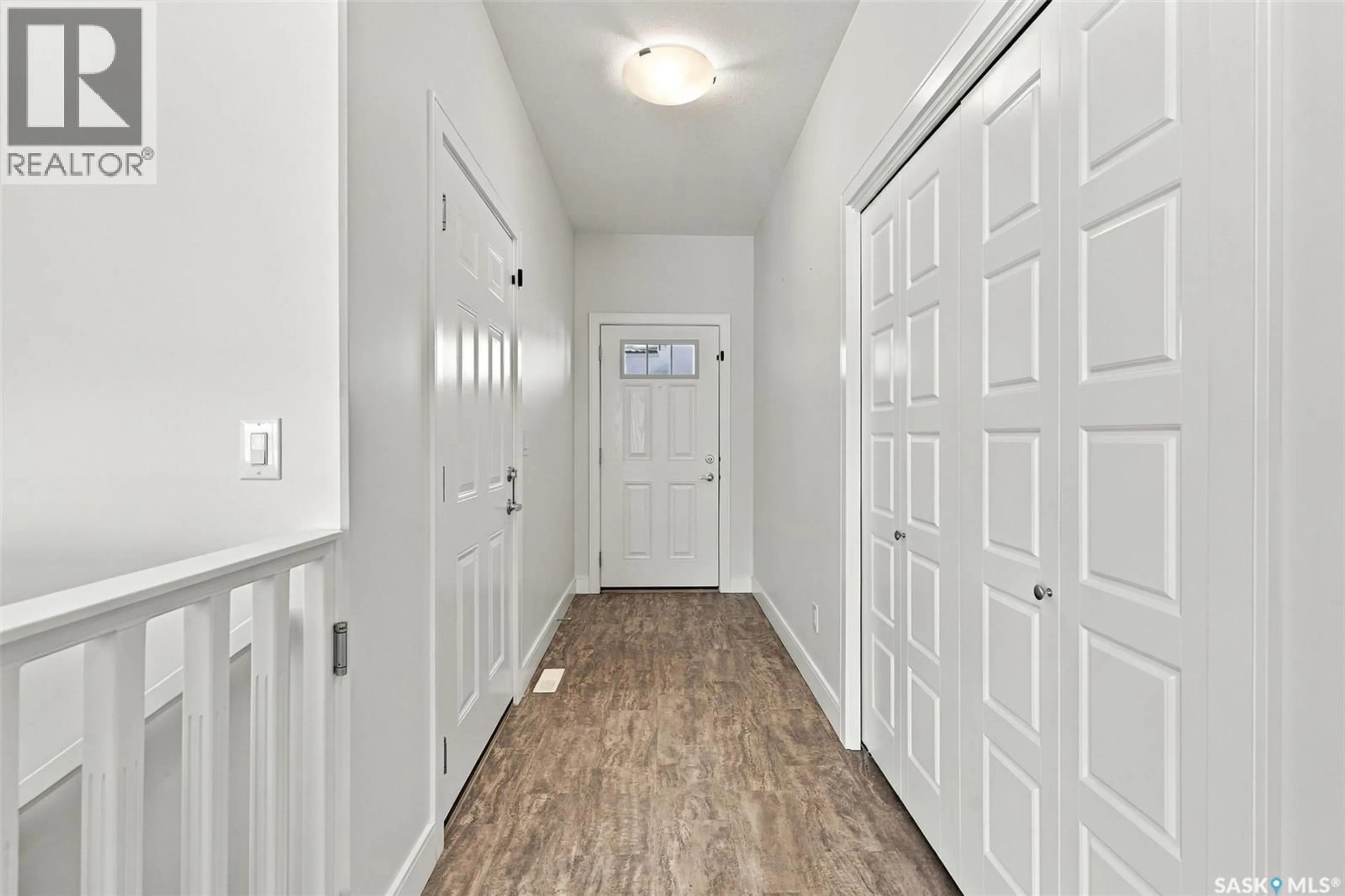 Indoor entryway for 202 - 1200 PARR HILL DRIVE, Martensville Saskatchewan S0K2T1