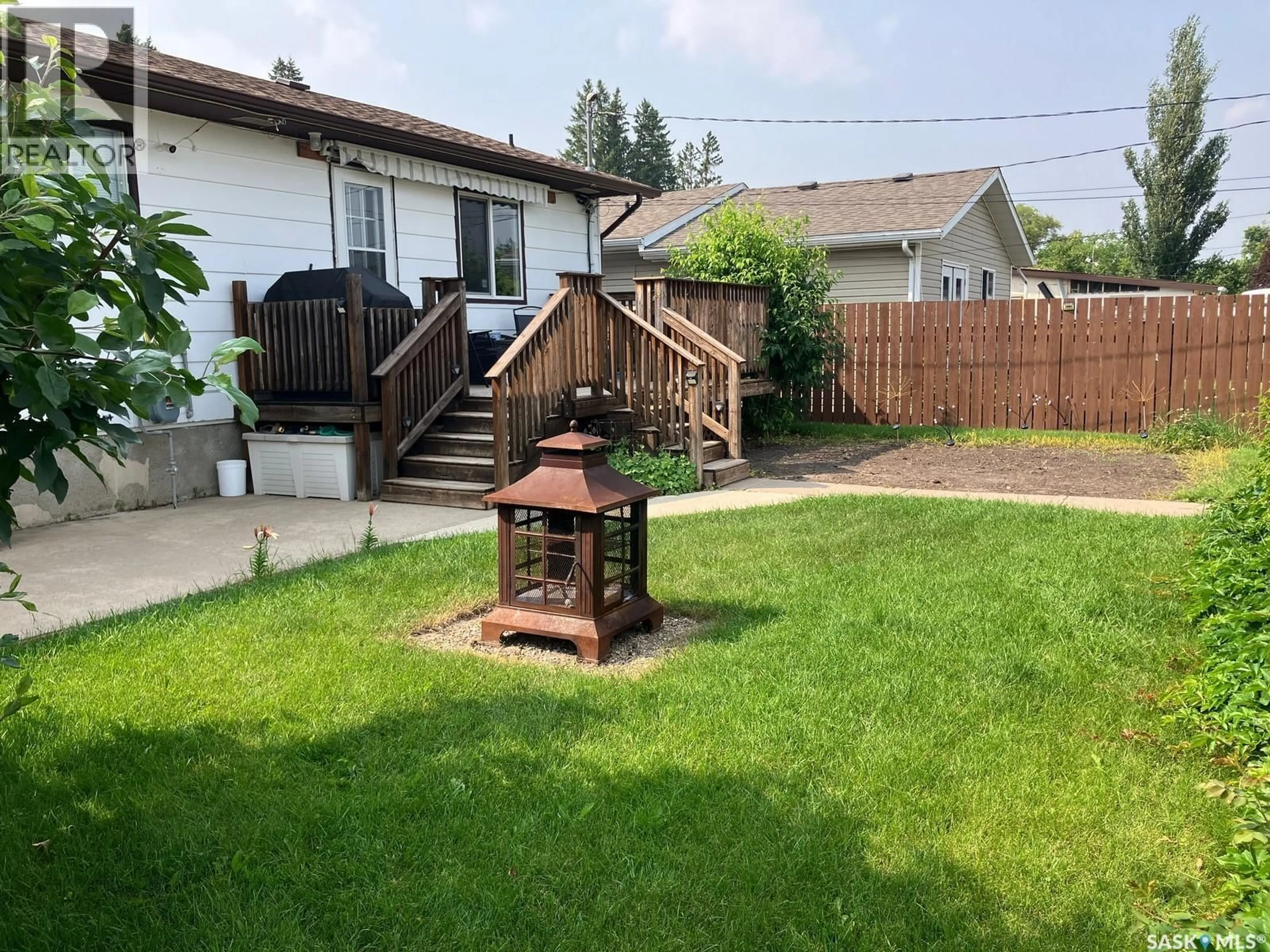 Patio, street for 1103 3RD STREET, Nipawin Saskatchewan S0E1E0