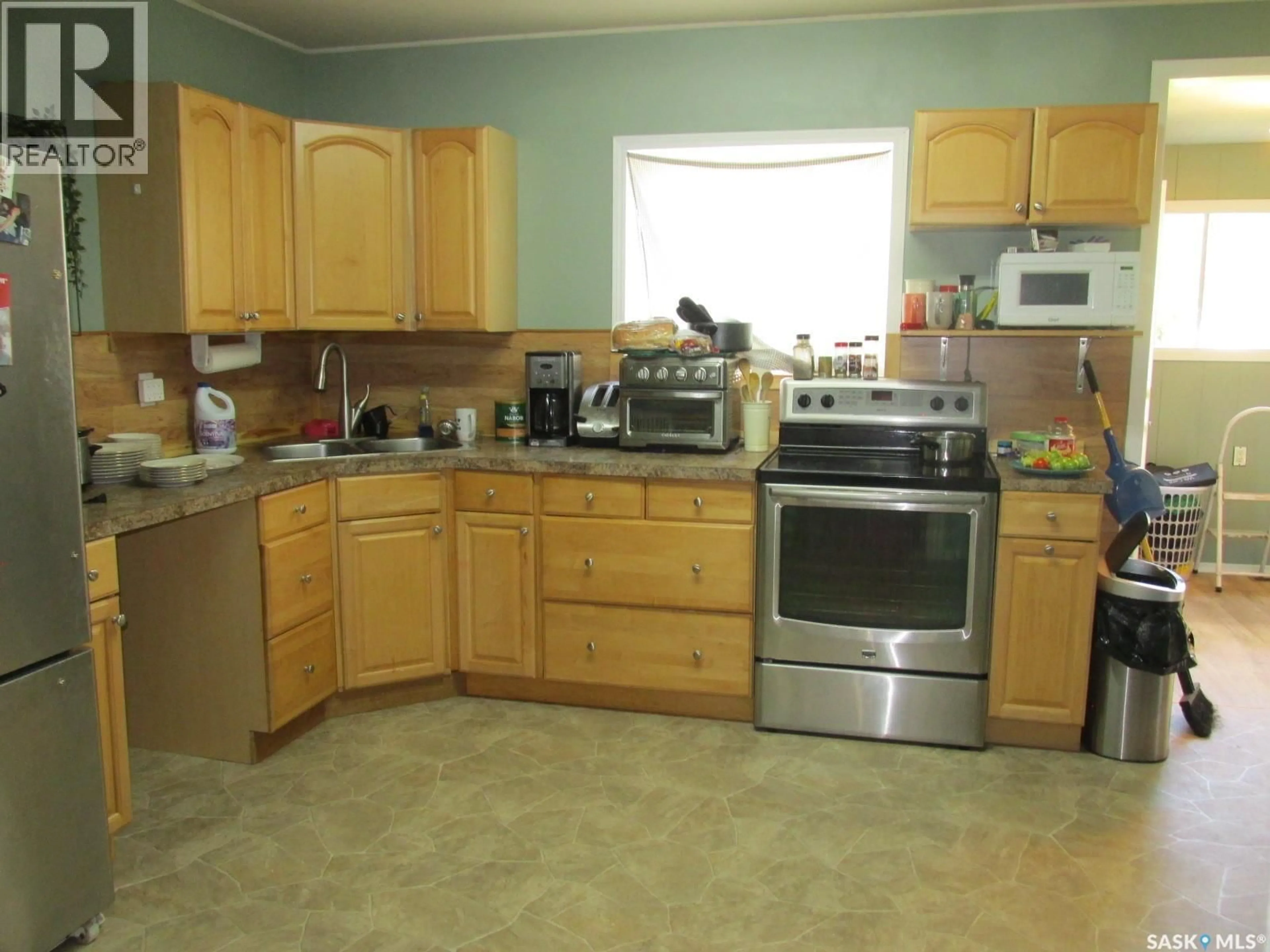 Standard kitchen, unknown for 221 1ST STREET, Nipawin Saskatchewan S0E1E0