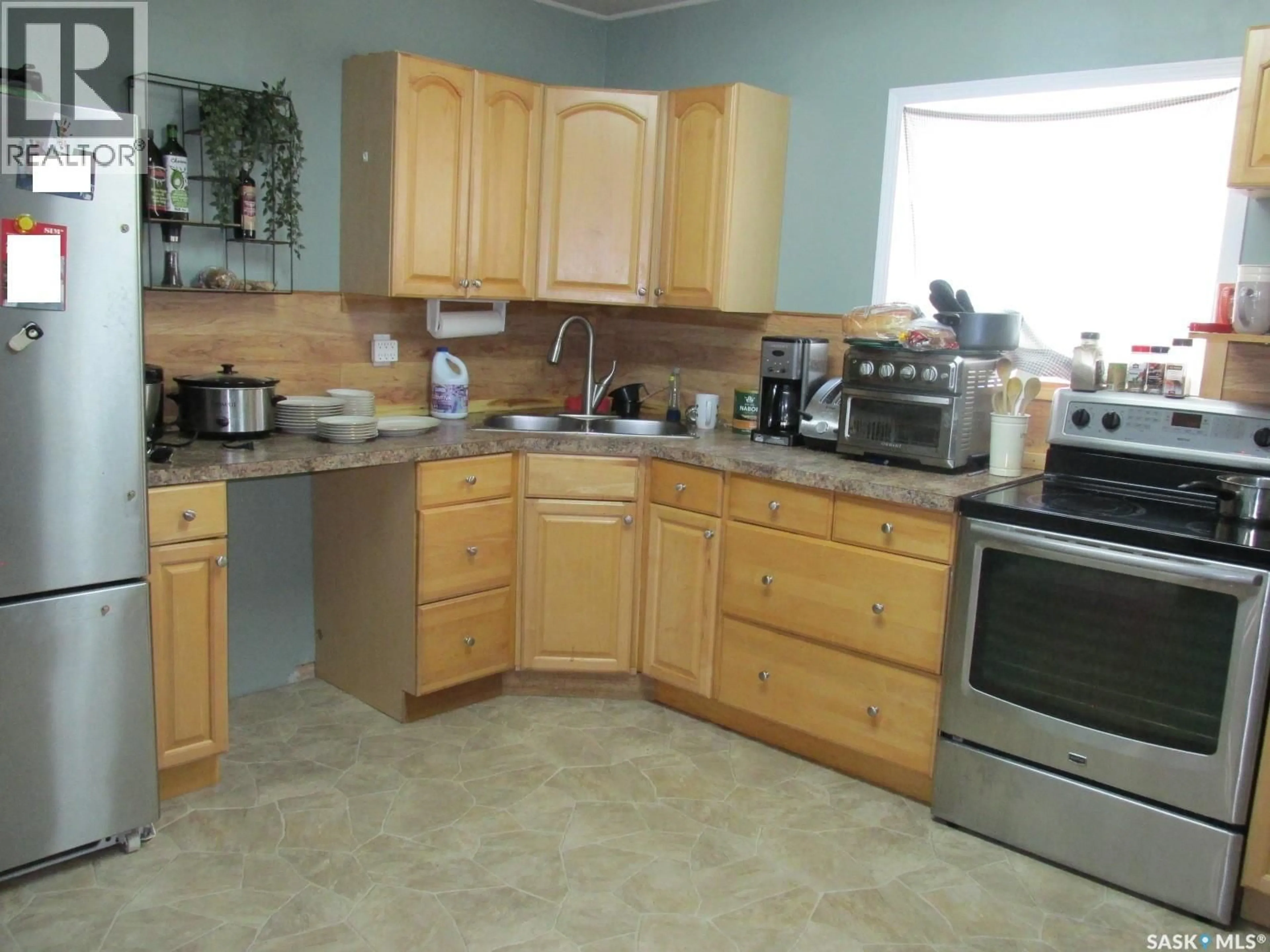 Standard kitchen, unknown for 221 1ST STREET, Nipawin Saskatchewan S0E1E0