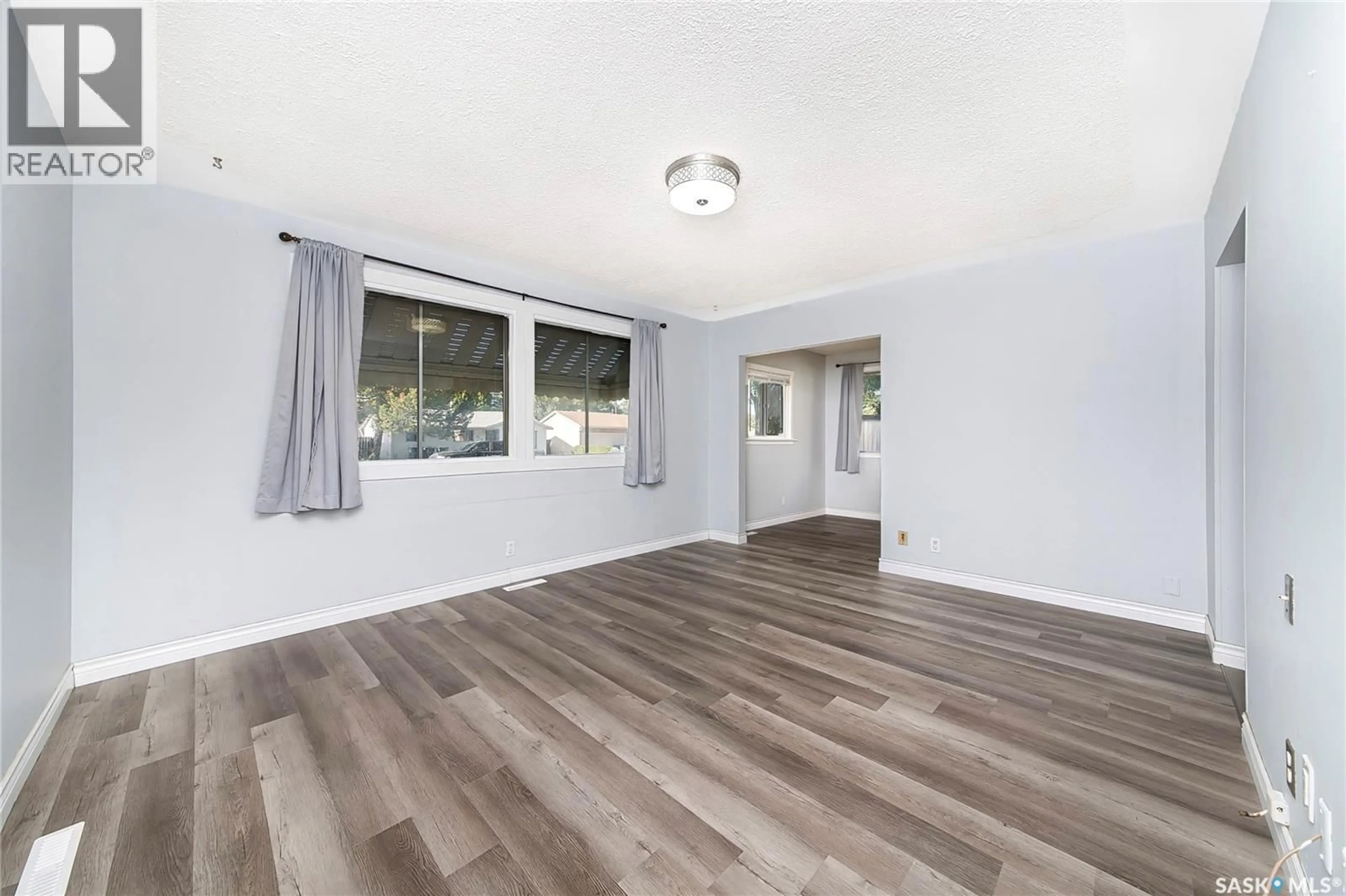 A pic of a room for 610 X AVENUE, Saskatoon Saskatchewan S7L3K2