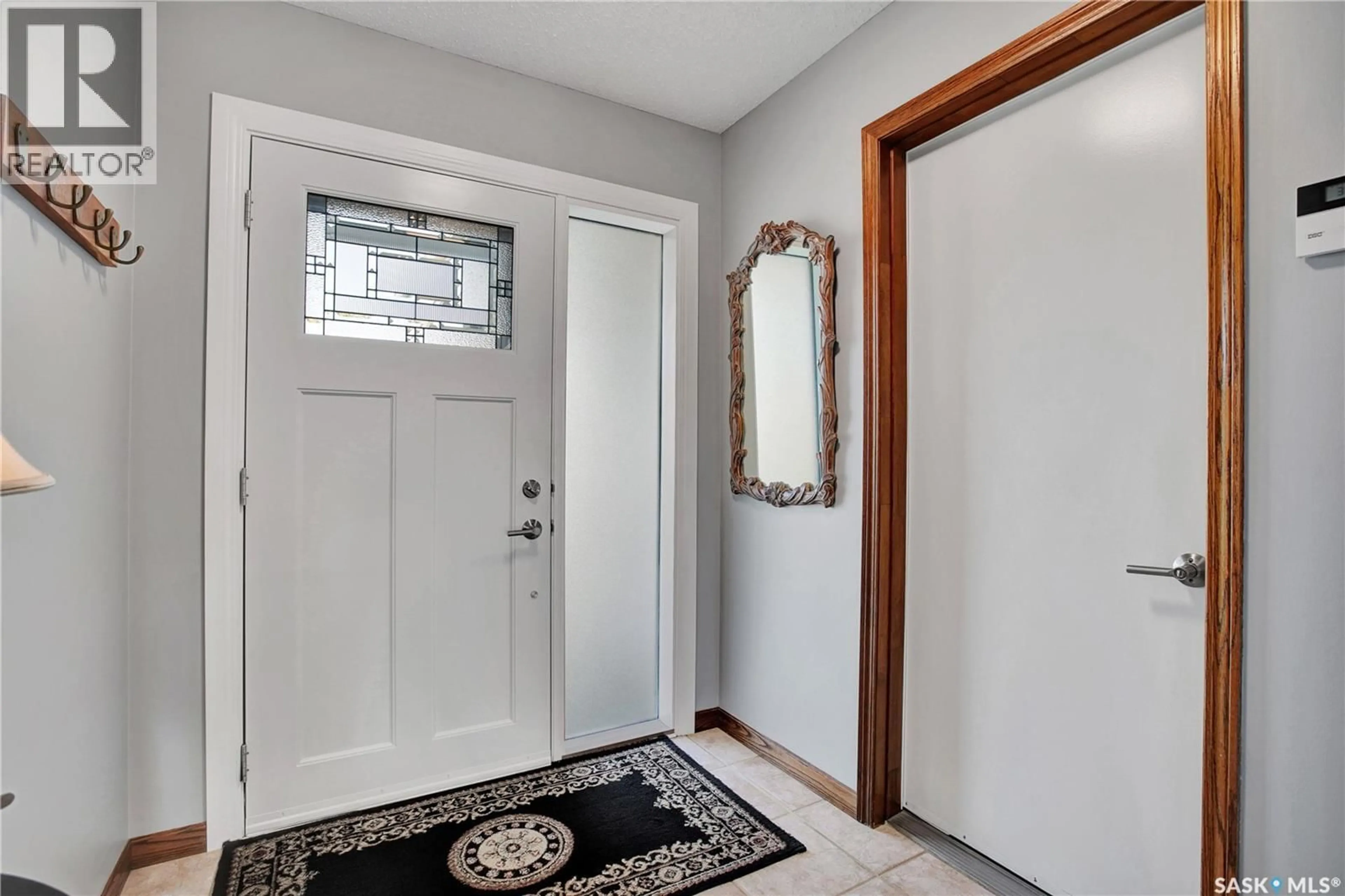 Indoor entryway for 358 WAKAW CRESCENT, Saskatoon Saskatchewan S7J4E2