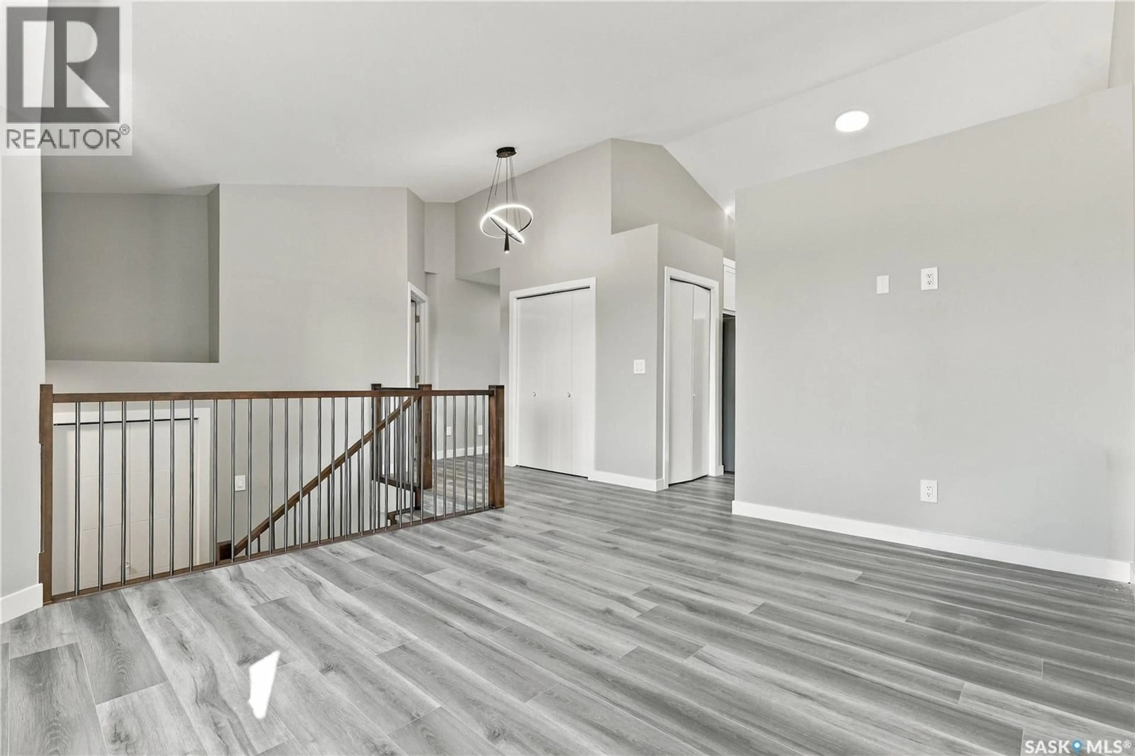 Indoor entryway for 246 SUTTER PLACE, Saskatoon Saskatchewan S7T0R3