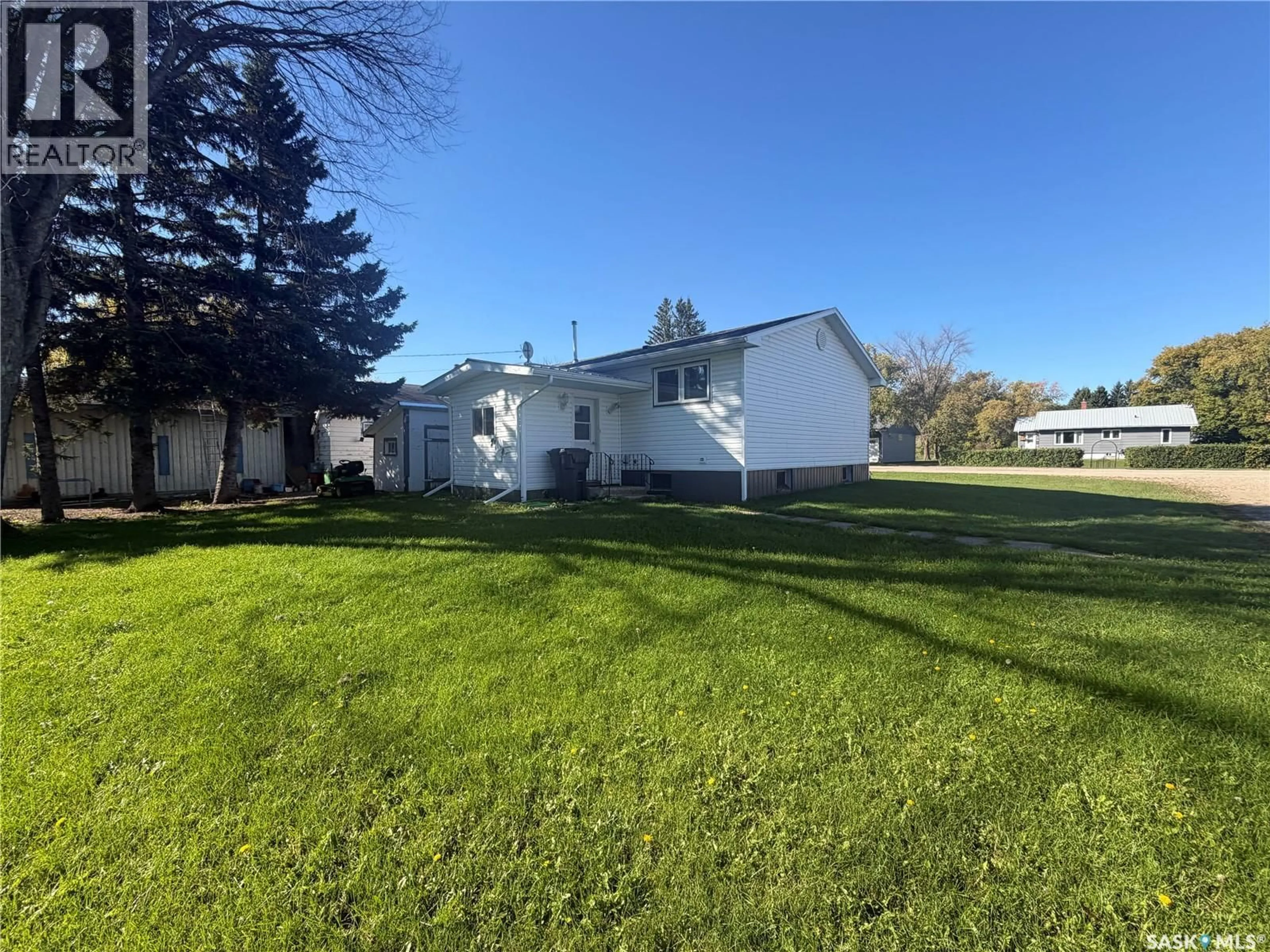 A pic from outside/outdoor area/front of a property/back of a property/a pic from drone, street for 403 & 401 MAIN STREET, Pelly Saskatchewan S0A2Z0