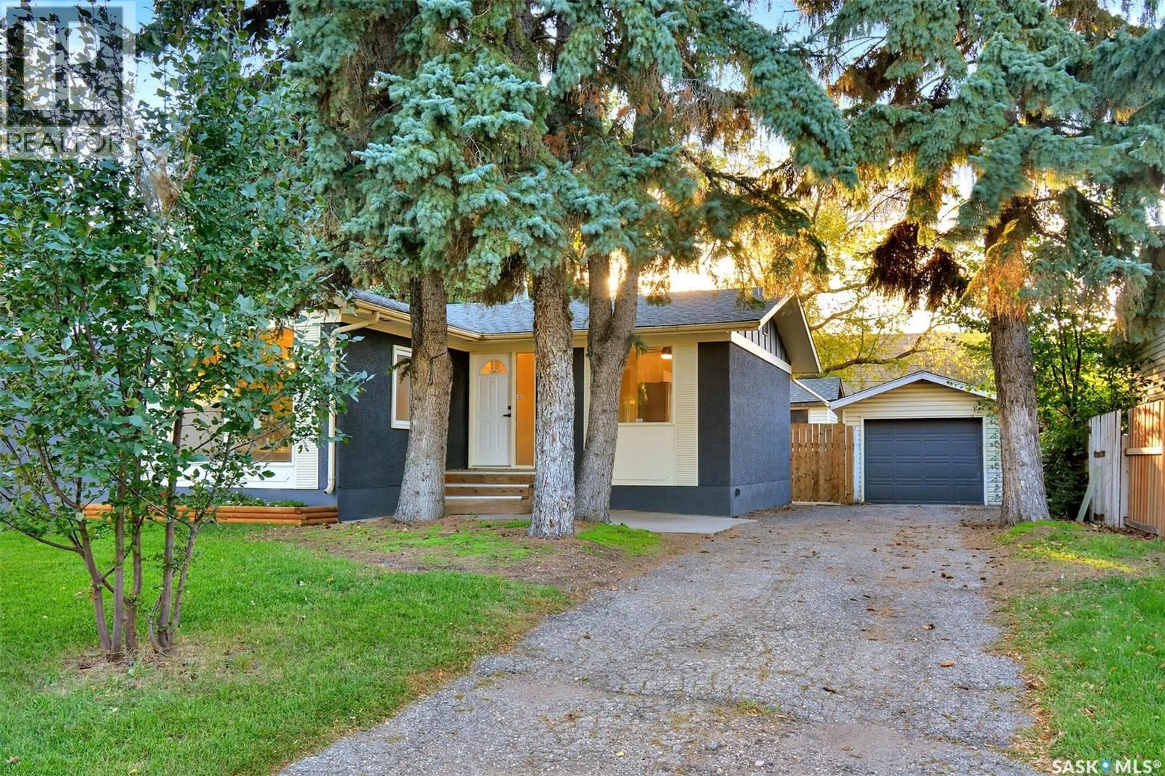 Home with vinyl exterior material, street for 110 SPINKS DRIVE, Saskatoon Saskatchewan S7H4B9