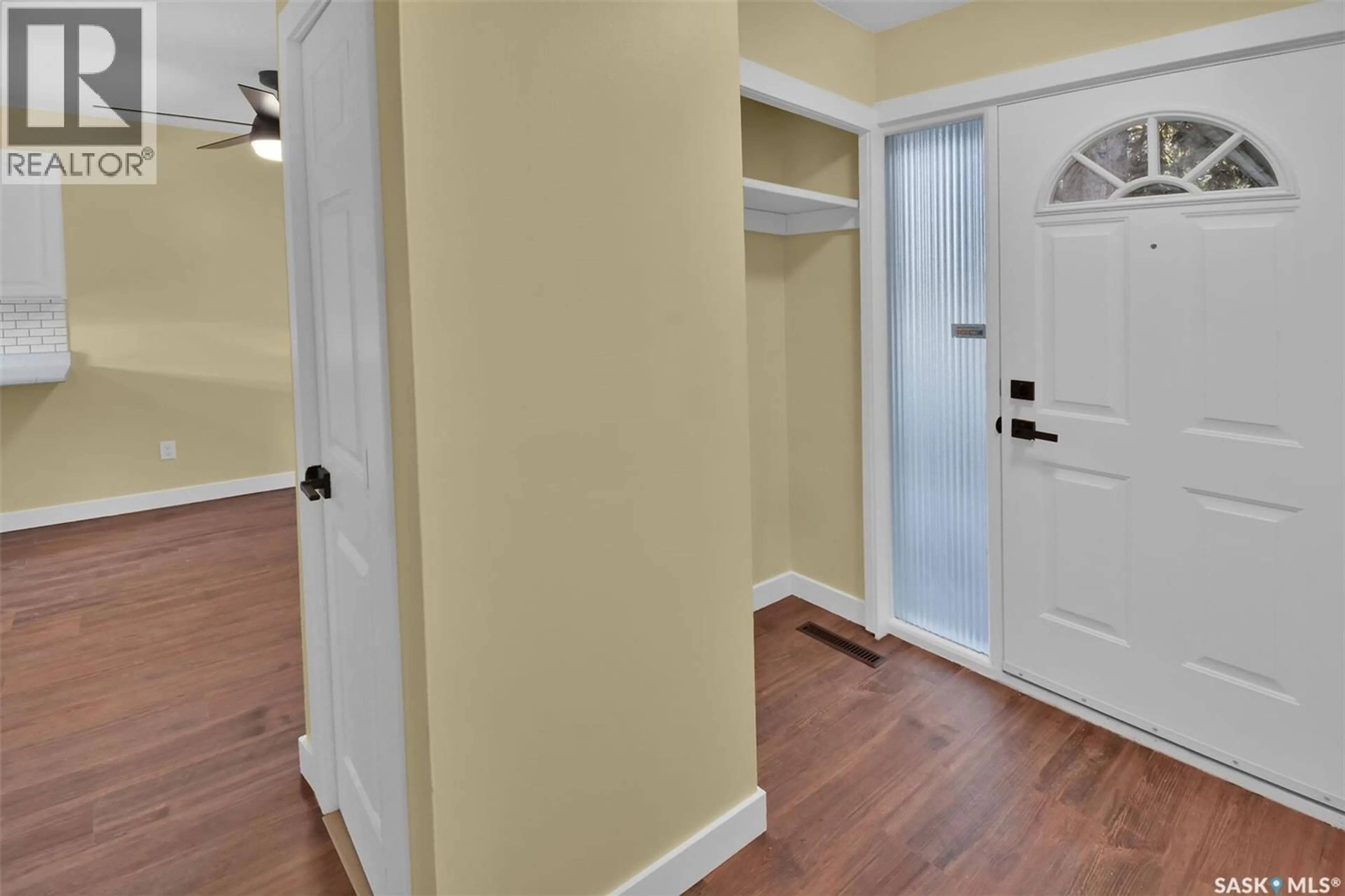 Indoor entryway for 110 SPINKS DRIVE, Saskatoon Saskatchewan S7H4B9