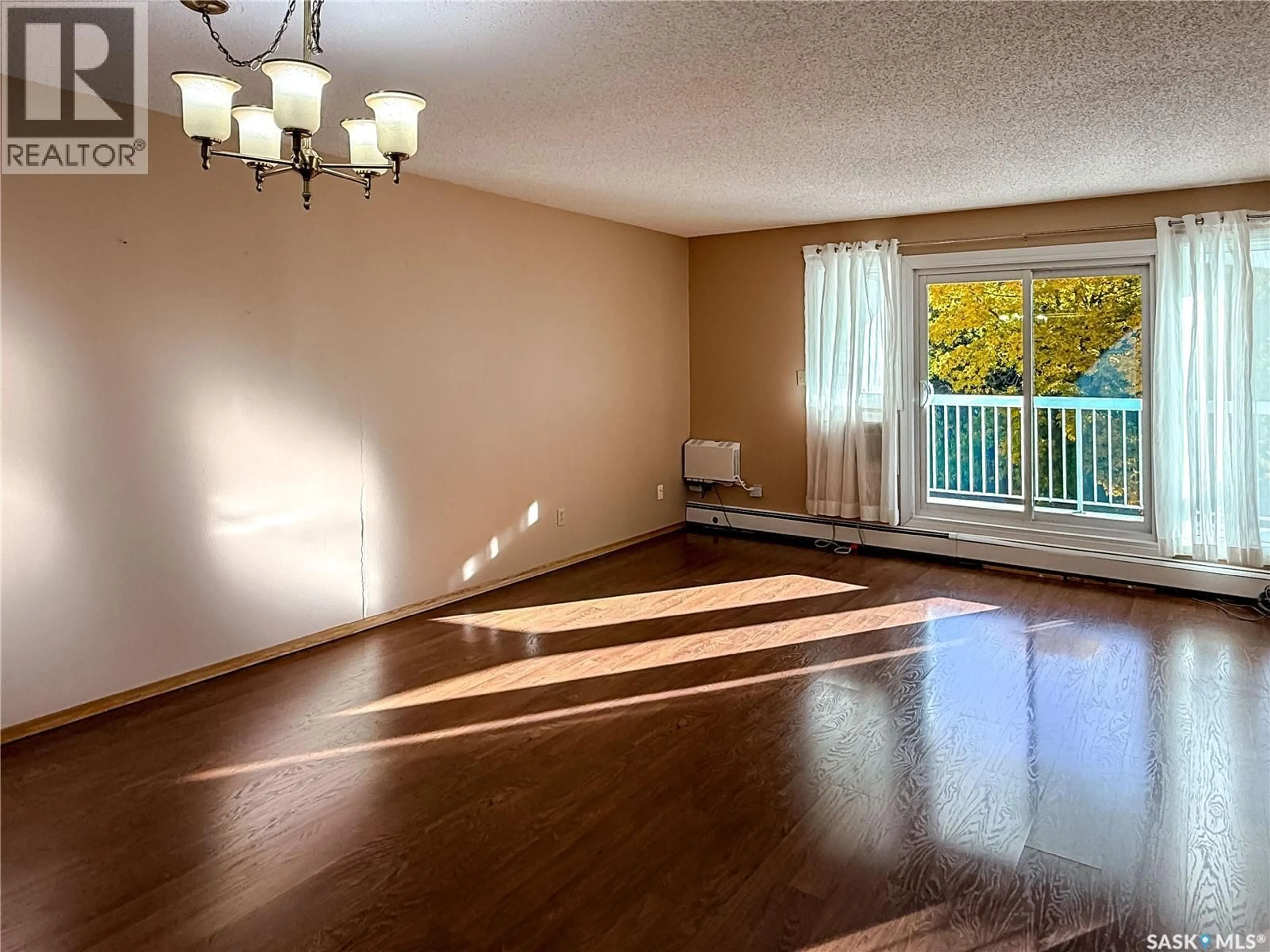 A pic of a room for 960 - 219 ASSINIBOINE AVENUE E, Regina Saskatchewan S4V2P8