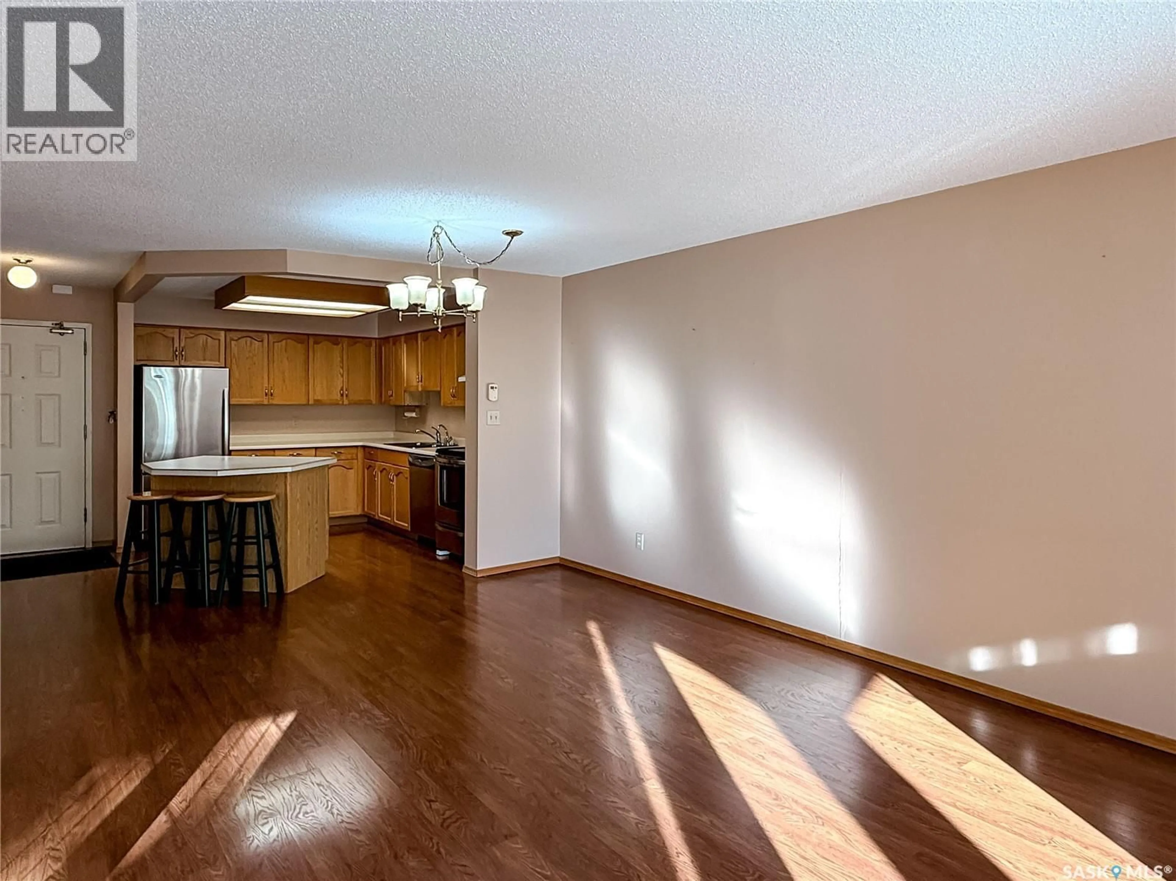 A pic of a room for 960 - 219 ASSINIBOINE AVENUE E, Regina Saskatchewan S4V2P8